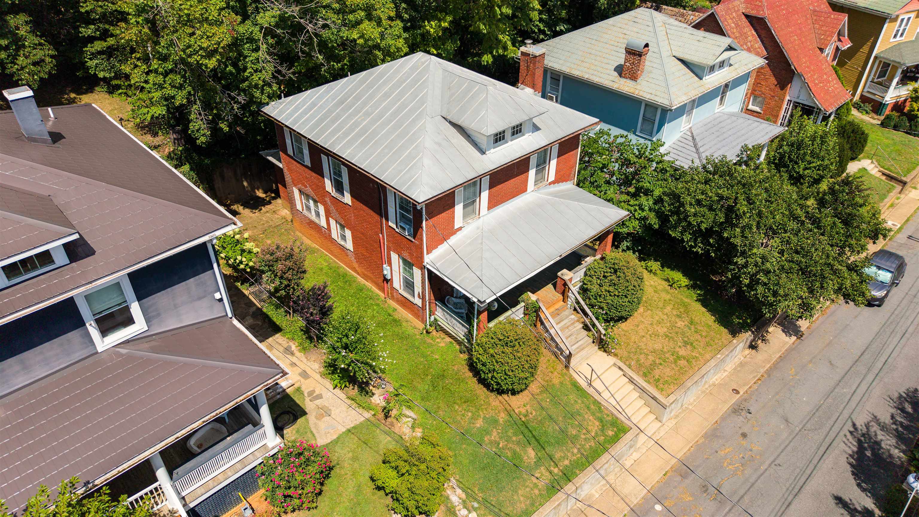 237 SYCAMORE ST, STAUNTON, Virginia 24401, 3 Bedrooms Bedrooms, ,1 BathroomBathrooms,Residential,237 SYCAMORE ST,681037 MLS # 681037