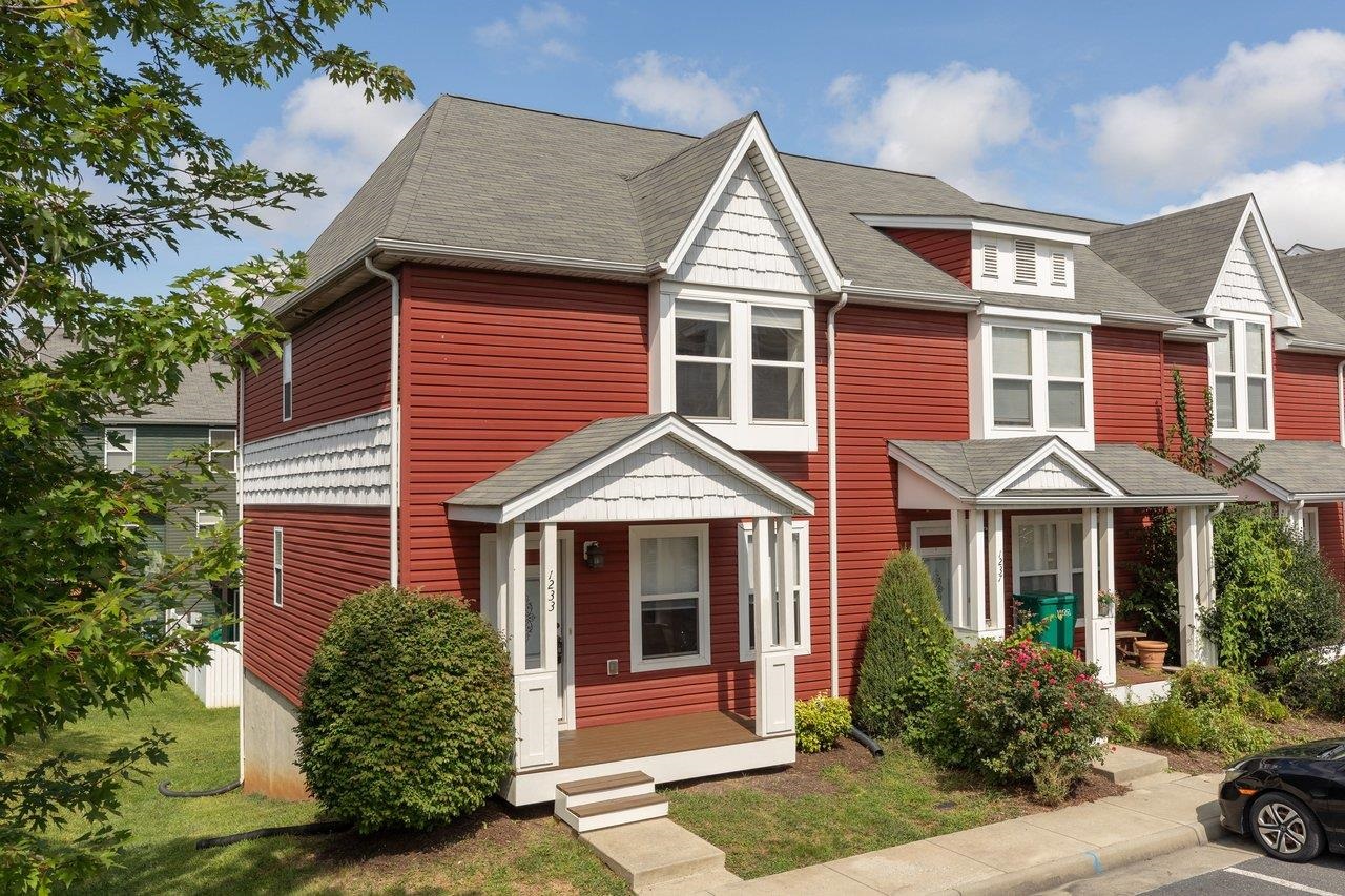 1233 FROST PL, HARRISONBURG, Virginia 22802, 3 Bedrooms Bedrooms, ,3 BathroomsBathrooms,Residential,1233 FROST PL,681038 MLS # 681038 1233 FROST PL, HARRISONBURG, Virginia 22802, 3 Bedrooms Bedrooms, ,3 BathroomsBathrooms,Residential,1233 FROST PL,681038 MLS # 681038