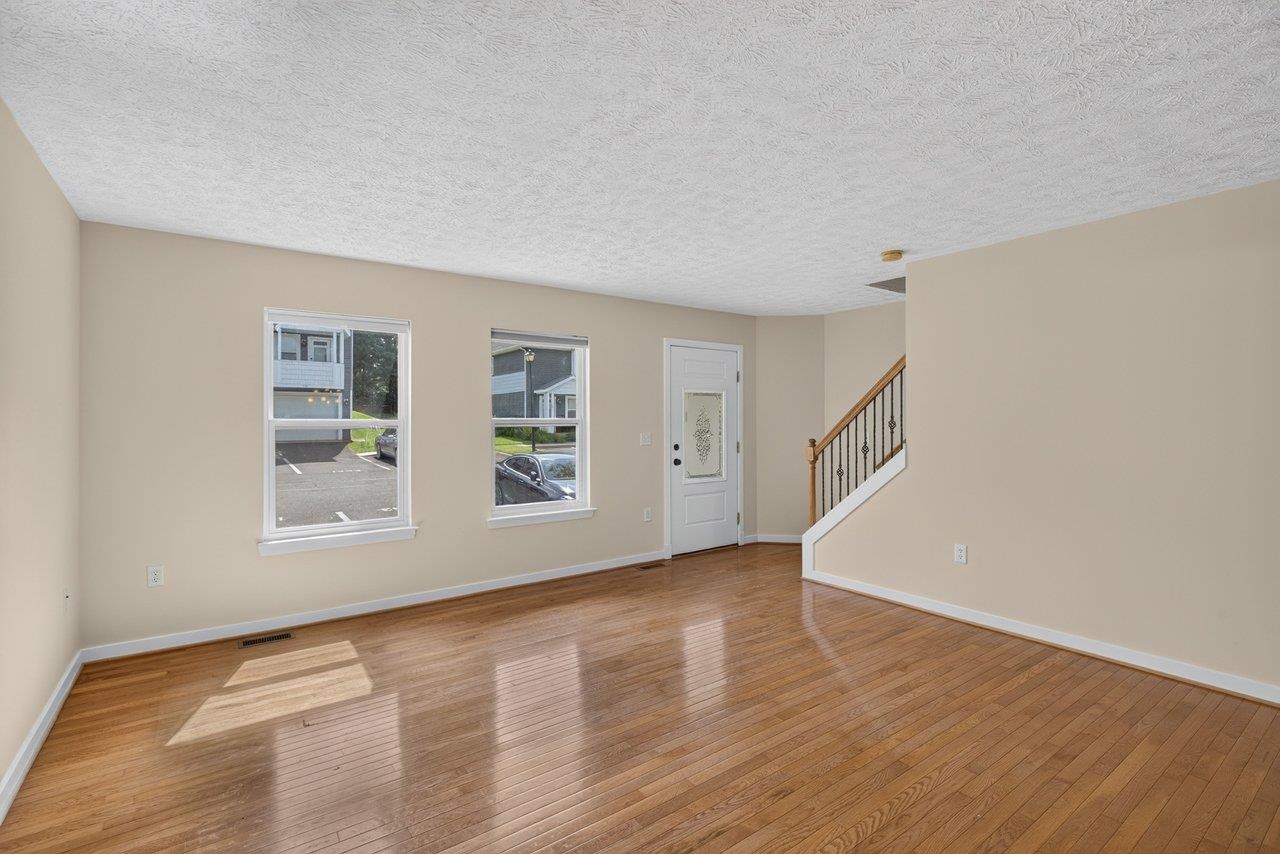 1233 FROST PL, HARRISONBURG, Virginia 22802, 3 Bedrooms Bedrooms, ,3 BathroomsBathrooms,Residential,1233 FROST PL,681038 MLS # 681038 1233 FROST PL, HARRISONBURG, Virginia 22802, 3 Bedrooms Bedrooms, ,3 BathroomsBathrooms,Residential,1233 FROST PL,681038 MLS # 681038