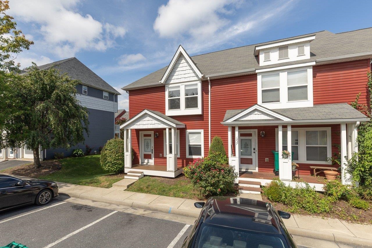1233 FROST PL, HARRISONBURG, Virginia 22802, 3 Bedrooms Bedrooms, ,3 BathroomsBathrooms,Residential,1233 FROST PL,681038 MLS # 681038 1233 FROST PL, HARRISONBURG, Virginia 22802, 3 Bedrooms Bedrooms, ,3 BathroomsBathrooms,Residential,1233 FROST PL,681038 MLS # 681038