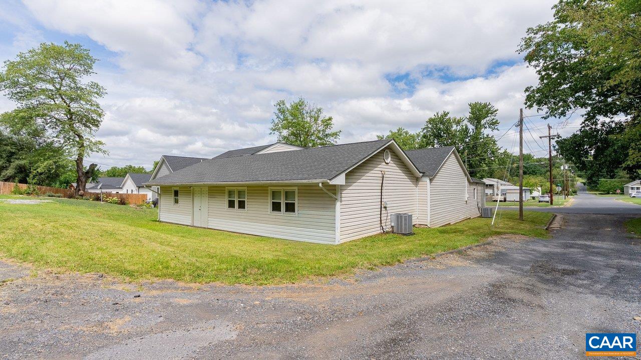 1532 2ND ST, WAYNESBORO, Virginia 22980, 3 Bedrooms Bedrooms, ,1 BathroomBathrooms,Residential,BLOCK 161 LOT 8 & E PT OF 7 BCMM&L,1532 2ND ST,681041 MLS # 681041 1532 2ND ST, WAYNESBORO, Virginia 22980, 3 Bedrooms Bedrooms, ,1 BathroomBathrooms,Residential,BLOCK 161 LOT 8 & E PT OF 7 BCMM&L,1532 2ND ST,681041 MLS # 681041