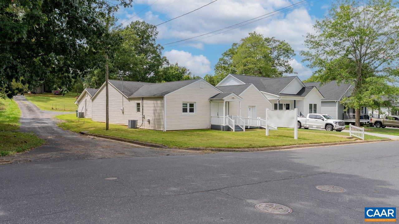 1532 2ND ST, WAYNESBORO, Virginia 22980, 3 Bedrooms Bedrooms, ,1 BathroomBathrooms,Residential,BLOCK 161 LOT 8 & E PT OF 7 BCMM&L,1532 2ND ST,681041 MLS # 681041 1532 2ND ST, WAYNESBORO, Virginia 22980, 3 Bedrooms Bedrooms, ,1 BathroomBathrooms,Residential,BLOCK 161 LOT 8 & E PT OF 7 BCMM&L,1532 2ND ST,681041 MLS # 681041