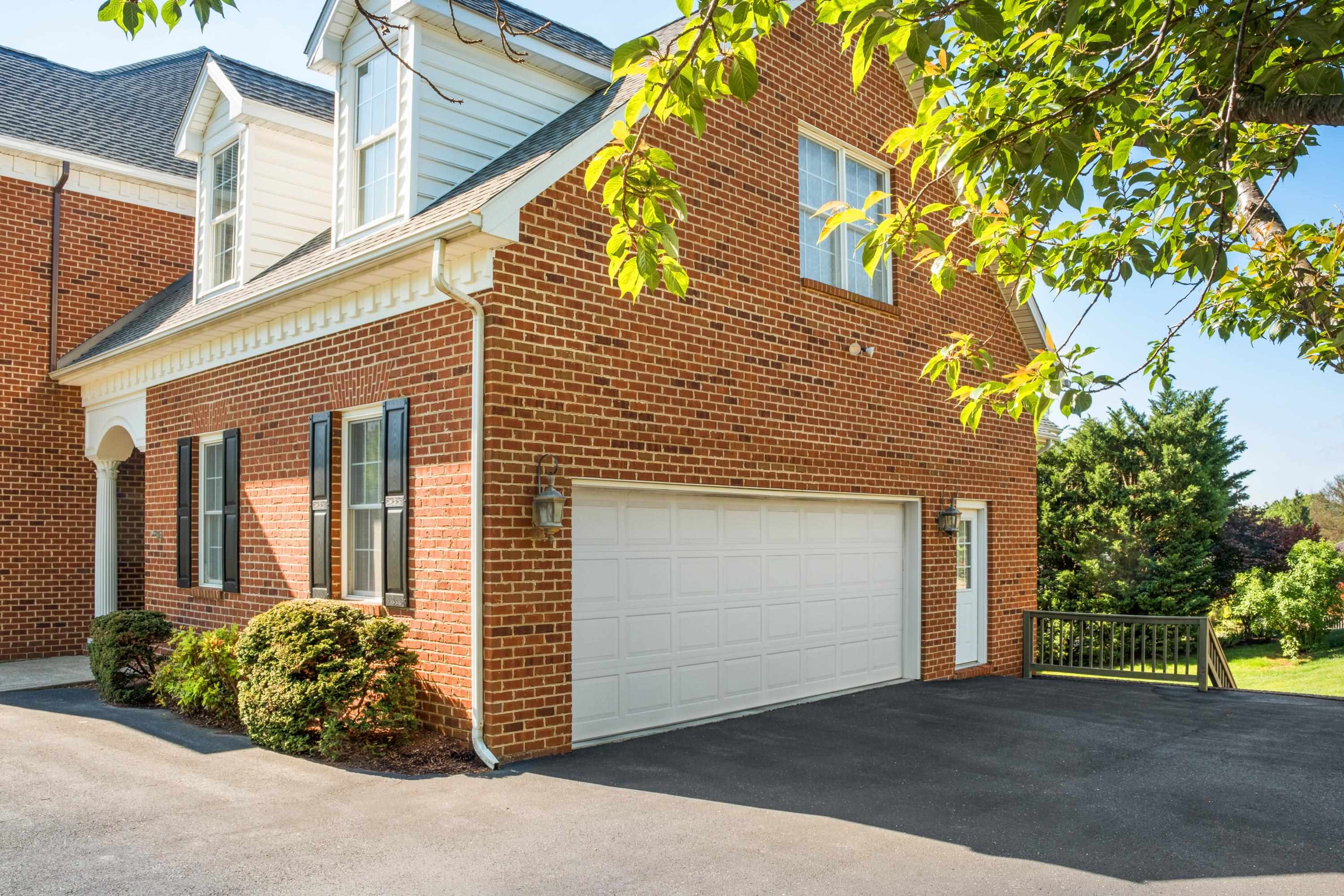 2945 BROOKSTONE DR, ROCKINGHAM, Virginia 22801, 5 Bedrooms Bedrooms, ,5 BathroomsBathrooms,Residential,Trobaugh,2945 BROOKSTONE DR,678111 MLS # 678111 2945 BROOKSTONE DR, ROCKINGHAM, Virginia 22801, 5 Bedrooms Bedrooms, ,5 BathroomsBathrooms,Residential,Trobaugh,2945 BROOKSTONE DR,678111 MLS # 678111
