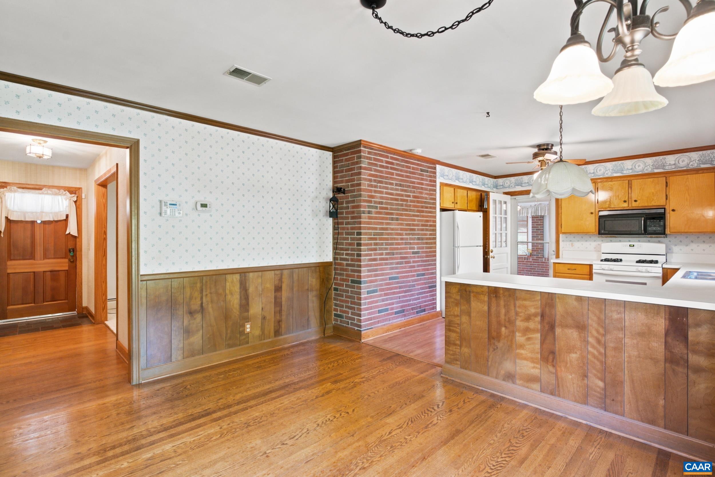 1393 PLEASANT VIEW ST, STAUNTON, Virginia 24401, 3 Bedrooms Bedrooms, ,2 BathroomsBathrooms,Residential,1393 Pleasant View St, Staunton VA 24401,1393 PLEASANT VIEW ST,679131 MLS # 679131