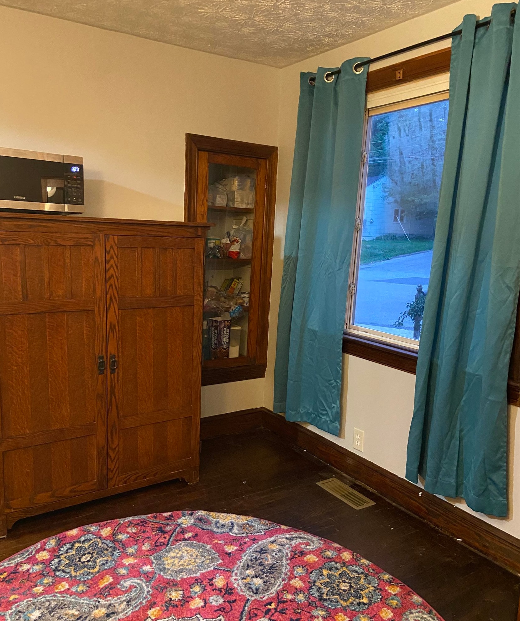 301 GRUBERT AVE, STAUNTON, Virginia 24401, 2 Bedrooms Bedrooms, ,1 BathroomBathrooms,Residential,301 GRUBERT AVE,679862 MLS # 679862