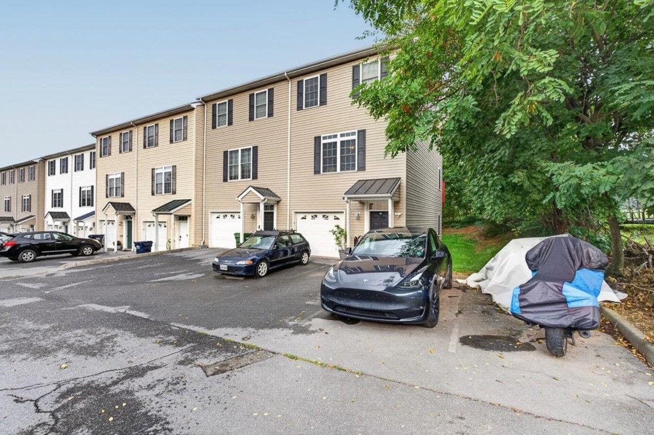 2323 KENDALL LN, HARRISONBURG, Virginia 22801, 3 Bedrooms Bedrooms, ,3 BathroomsBathrooms,Residential,2323 KENDALL LN,680273 MLS # 680273 2323 KENDALL LN, HARRISONBURG, Virginia 22801, 3 Bedrooms Bedrooms, ,3 BathroomsBathrooms,Residential,2323 KENDALL LN,680273 MLS # 680273