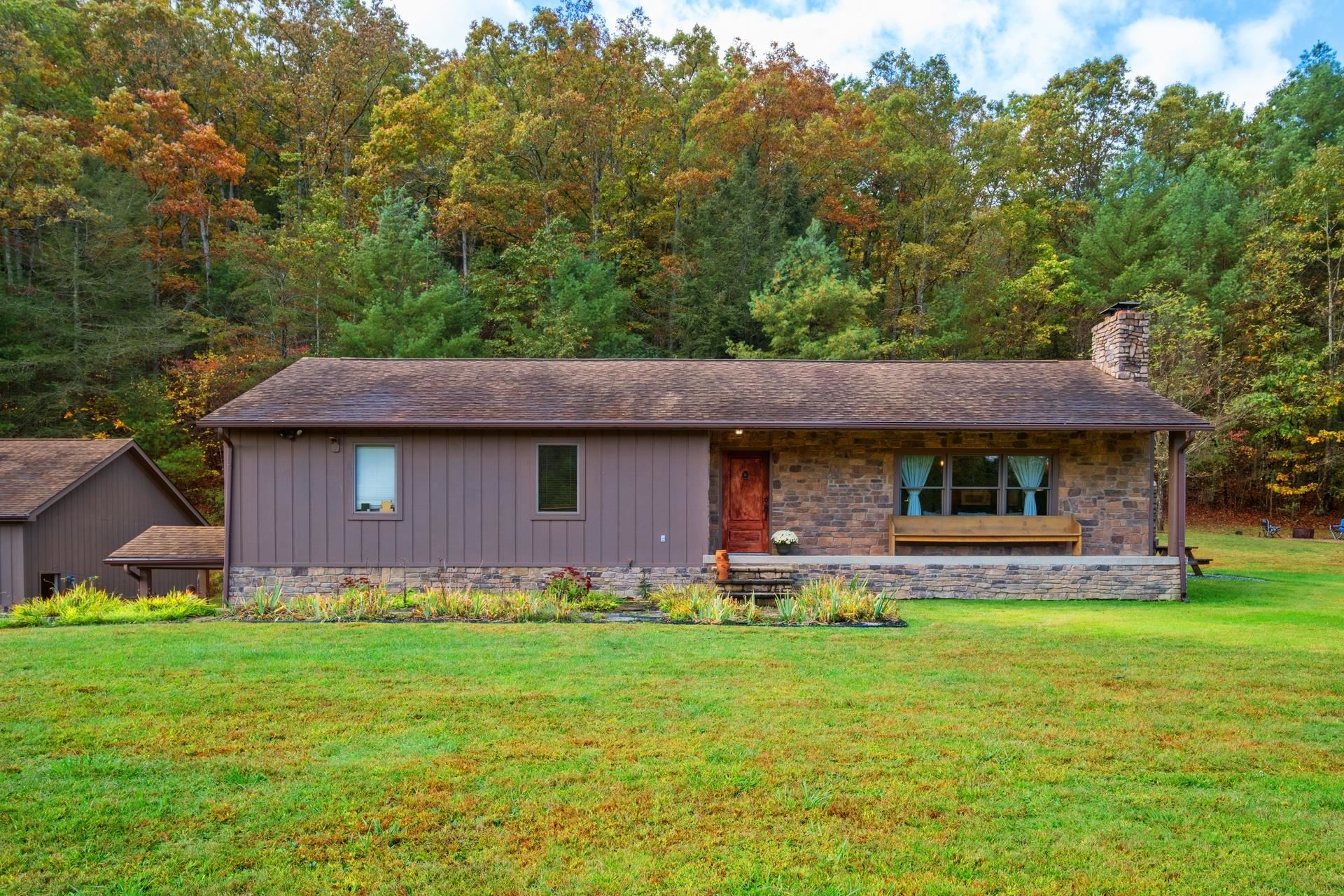 15468 HIGHLAND TPKE, HEAD WATERS, Virginia 24442, 3 Bedrooms Bedrooms, ,2 BathroomsBathrooms,Residential,15468 HIGHLAND TPKE,681066 MLS # 681066 15468 HIGHLAND TPKE, HEAD WATERS, Virginia 24442, 3 Bedrooms Bedrooms, ,2 BathroomsBathrooms,Residential,15468 HIGHLAND TPKE,681066 MLS # 681066