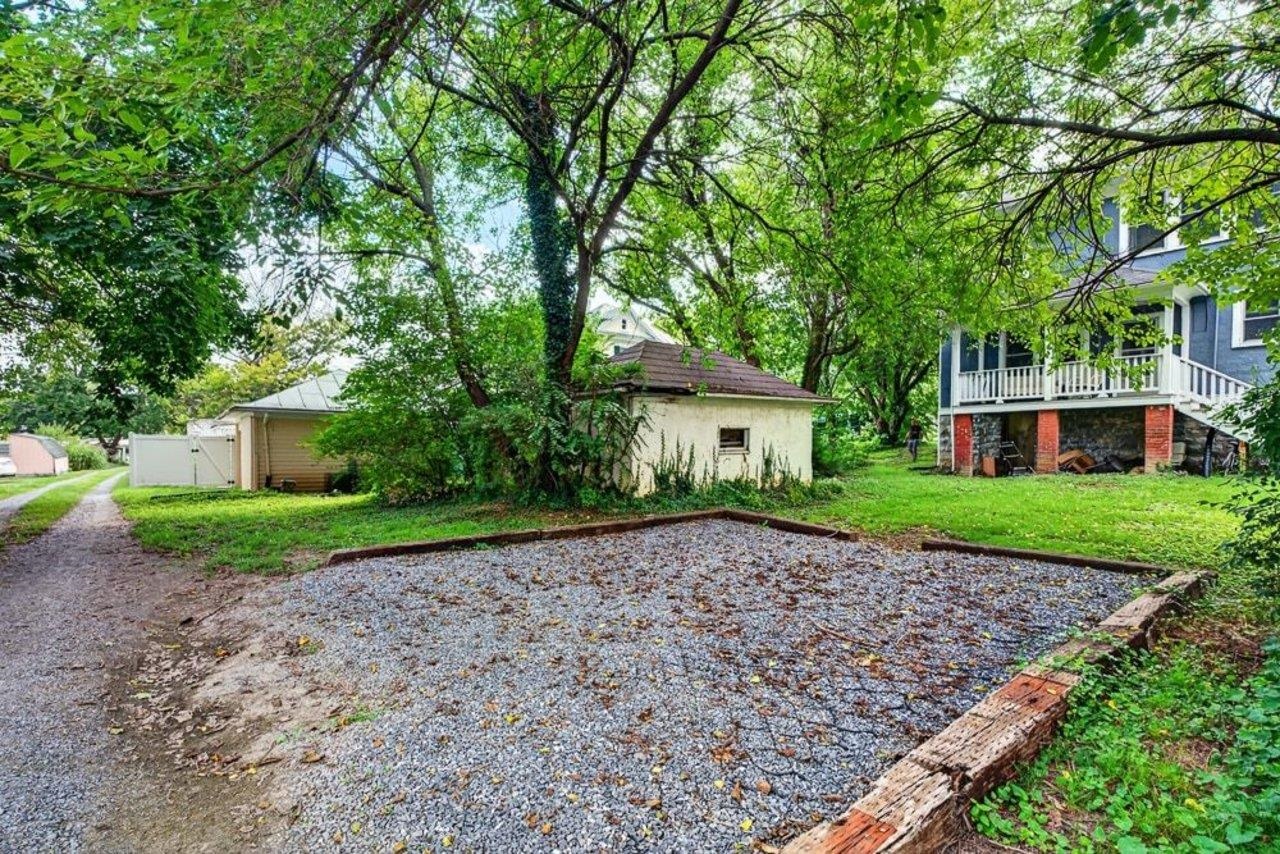 484 VIRGINIA AVE, HARRISONBURG, Virginia 22802, 4 Bedrooms Bedrooms, ,2 BathroomsBathrooms,Residential,484 VIRGINIA AVE,681053 MLS # 681053