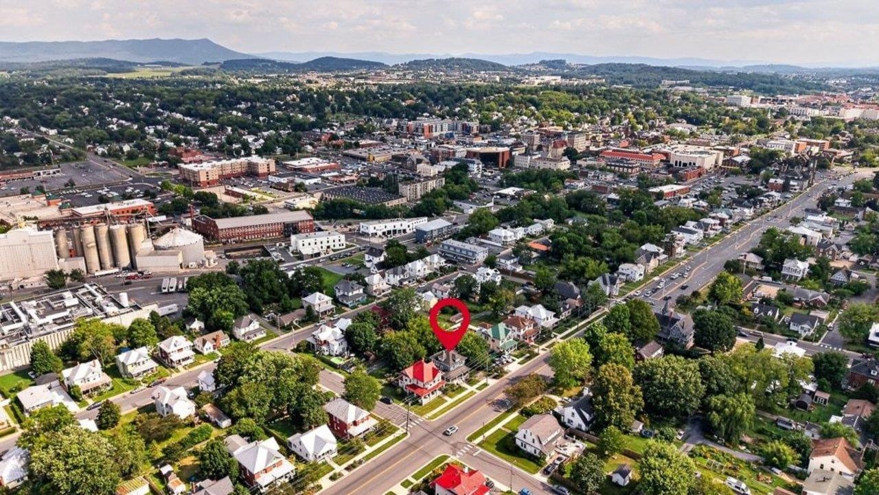 484 VIRGINIA AVE, HARRISONBURG, Virginia 22802, 4 Bedrooms Bedrooms, ,2 BathroomsBathrooms,Residential,484 VIRGINIA AVE,681053 MLS # 681053