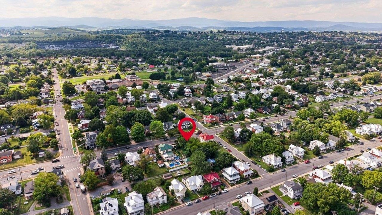 484 VIRGINIA AVE, HARRISONBURG, Virginia 22802, 4 Bedrooms Bedrooms, ,2 BathroomsBathrooms,Residential,484 VIRGINIA AVE,681053 MLS # 681053