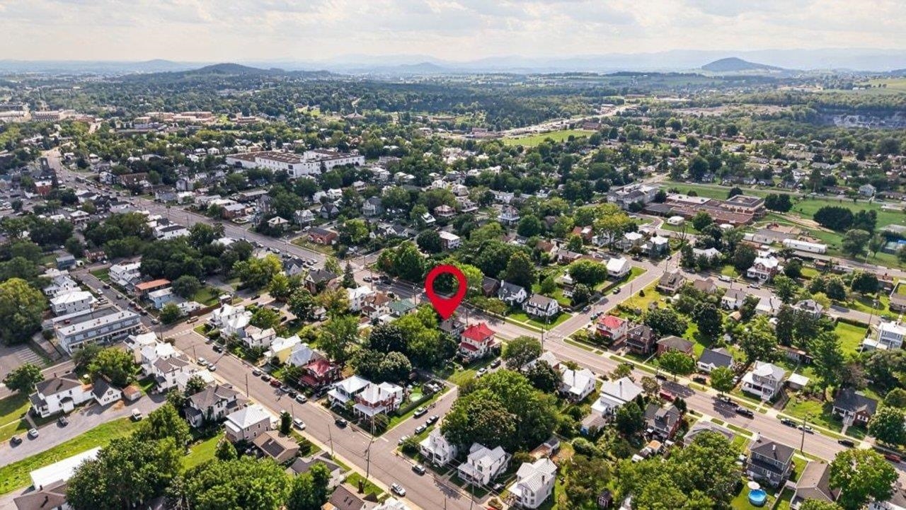 484 VIRGINIA AVE, HARRISONBURG, Virginia 22802, 4 Bedrooms Bedrooms, ,2 BathroomsBathrooms,Residential,484 VIRGINIA AVE,681053 MLS # 681053