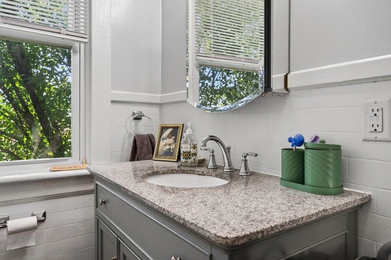484 VIRGINIA AVE, HARRISONBURG, Virginia 22802, 4 Bedrooms Bedrooms, ,2 BathroomsBathrooms,Residential,484 VIRGINIA AVE,681053 MLS # 681053