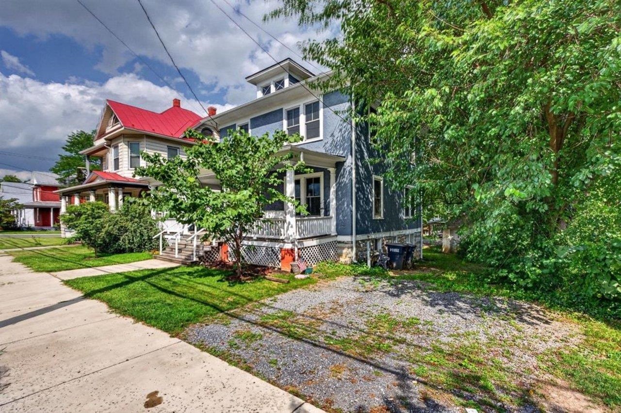484 VIRGINIA AVE, HARRISONBURG, Virginia 22802, 4 Bedrooms Bedrooms, ,2 BathroomsBathrooms,Residential,484 VIRGINIA AVE,681053 MLS # 681053