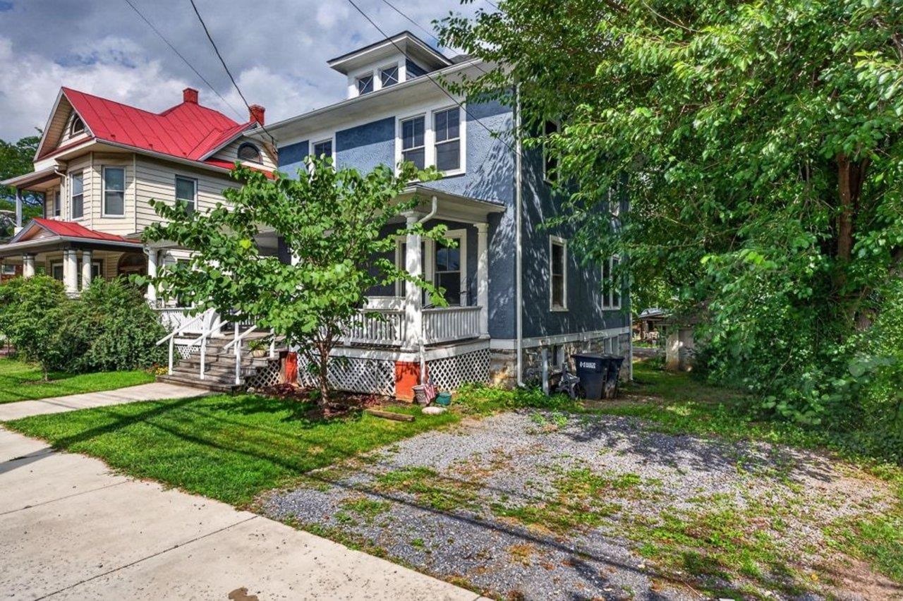 484 VIRGINIA AVE, HARRISONBURG, Virginia 22802, 4 Bedrooms Bedrooms, ,2 BathroomsBathrooms,Residential,484 VIRGINIA AVE,681053 MLS # 681053