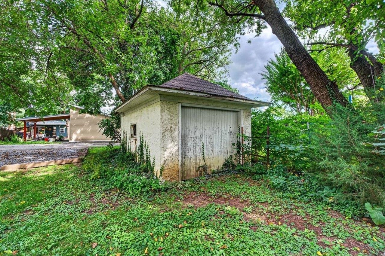 484 VIRGINIA AVE, HARRISONBURG, Virginia 22802, 4 Bedrooms Bedrooms, ,2 BathroomsBathrooms,Residential,484 VIRGINIA AVE,681053 MLS # 681053