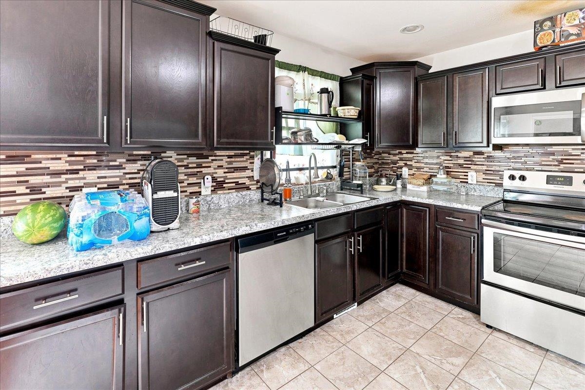 261 DYLAN CIR, BRIDGEWATER, Virginia 22812, 3 Bedrooms Bedrooms, ,2 BathroomsBathrooms,Residential,261 DYLAN CIR,681054 MLS # 681054