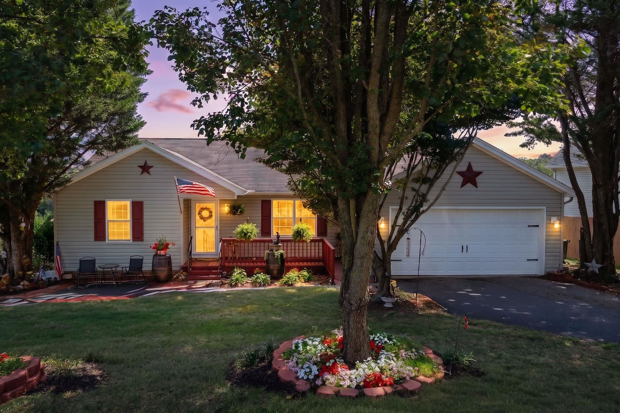 521 MARIAN PL, STAUNTON, Virginia 24401, 4 Bedrooms Bedrooms, ,2 BathroomsBathrooms,Residential,521 MARIAN PL,681080 MLS # 681080