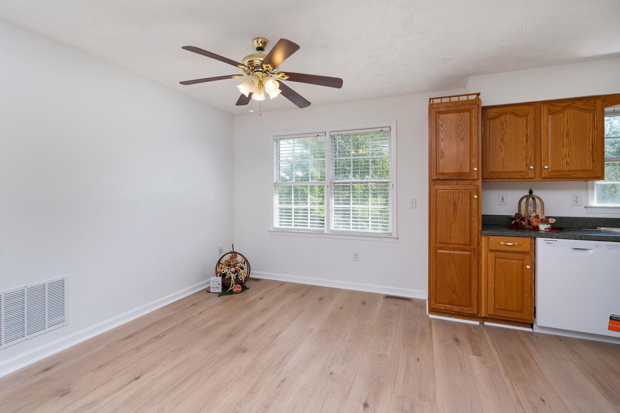 521 MARIAN PL, STAUNTON, Virginia 24401, 4 Bedrooms Bedrooms, ,2 BathroomsBathrooms,Residential,521 MARIAN PL,681080 MLS # 681080