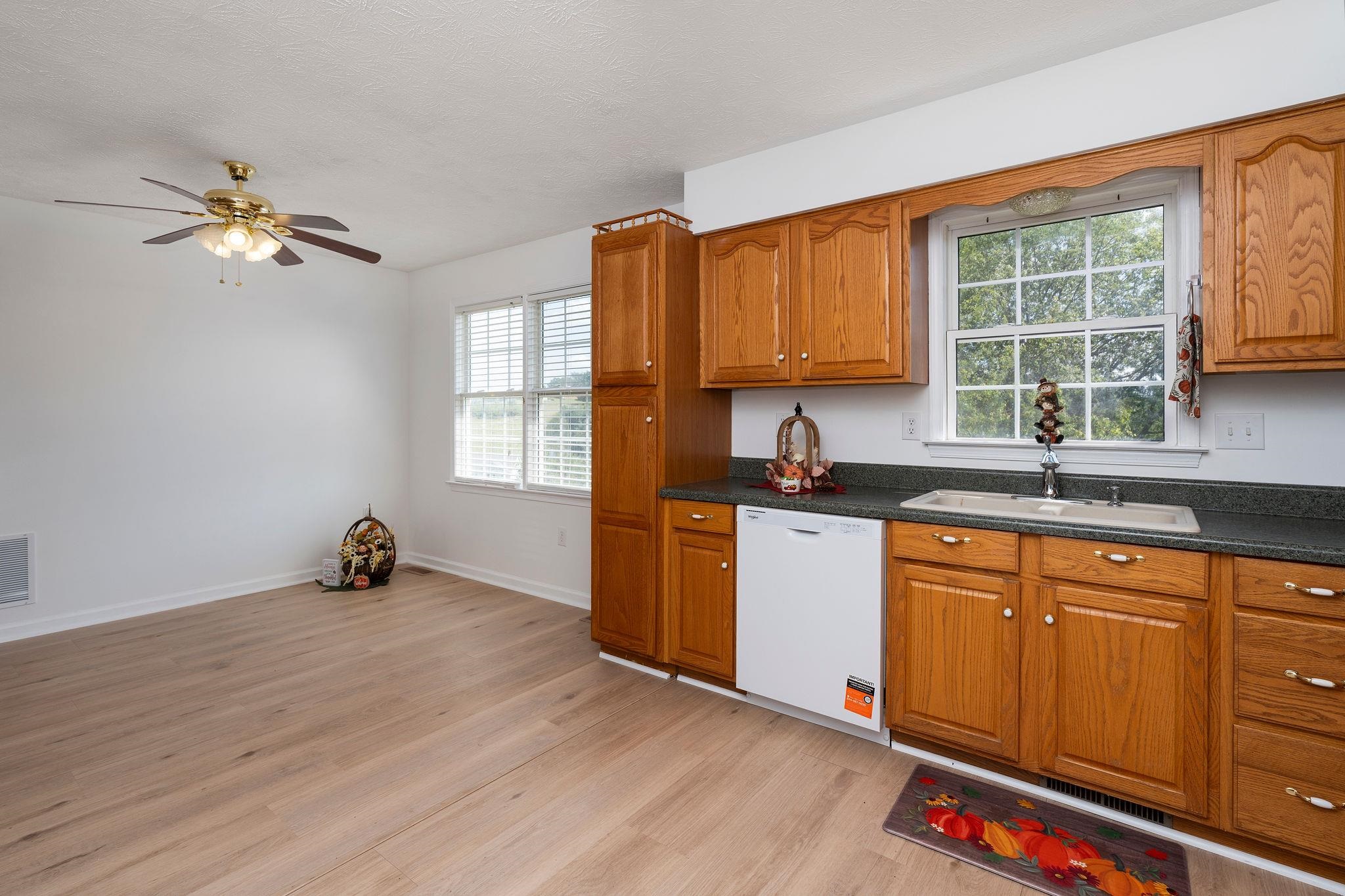 521 MARIAN PL, STAUNTON, Virginia 24401, 4 Bedrooms Bedrooms, ,2 BathroomsBathrooms,Residential,521 MARIAN PL,681080 MLS # 681080