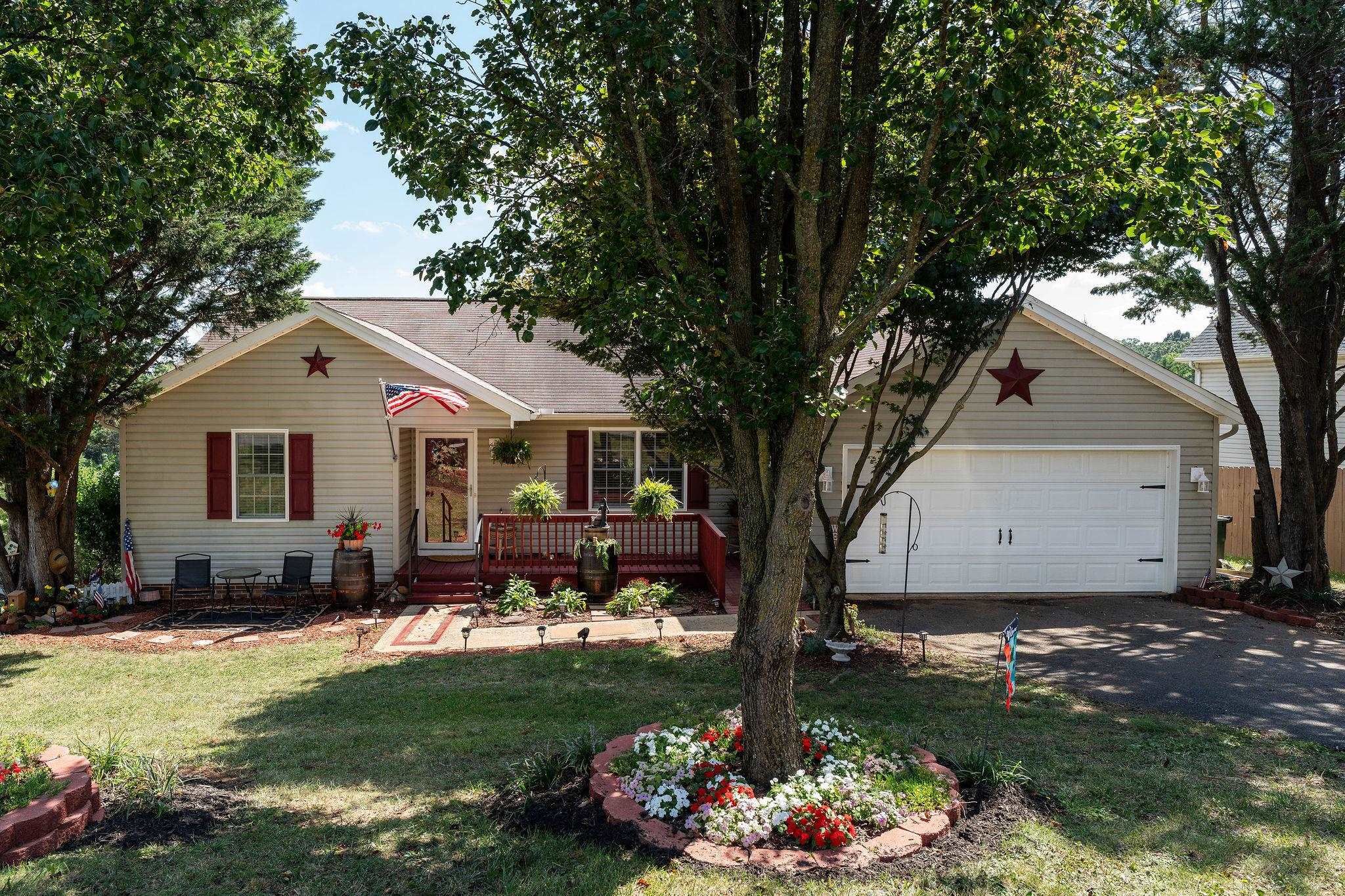 521 MARIAN PL, STAUNTON, Virginia 24401, 4 Bedrooms Bedrooms, ,2 BathroomsBathrooms,Residential,521 MARIAN PL,681080 MLS # 681080