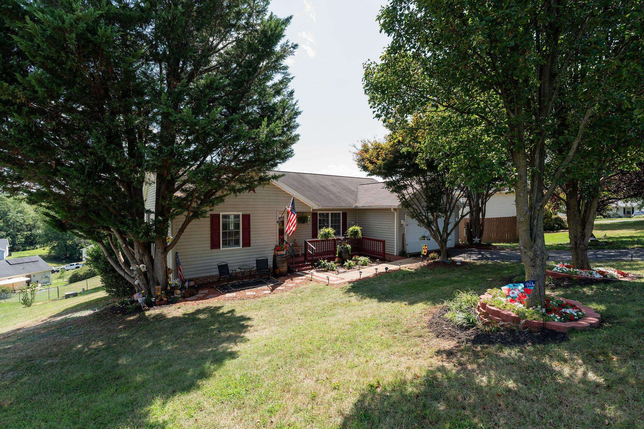 521 MARIAN PL, STAUNTON, Virginia 24401, 4 Bedrooms Bedrooms, ,2 BathroomsBathrooms,Residential,521 MARIAN PL,681080 MLS # 681080
