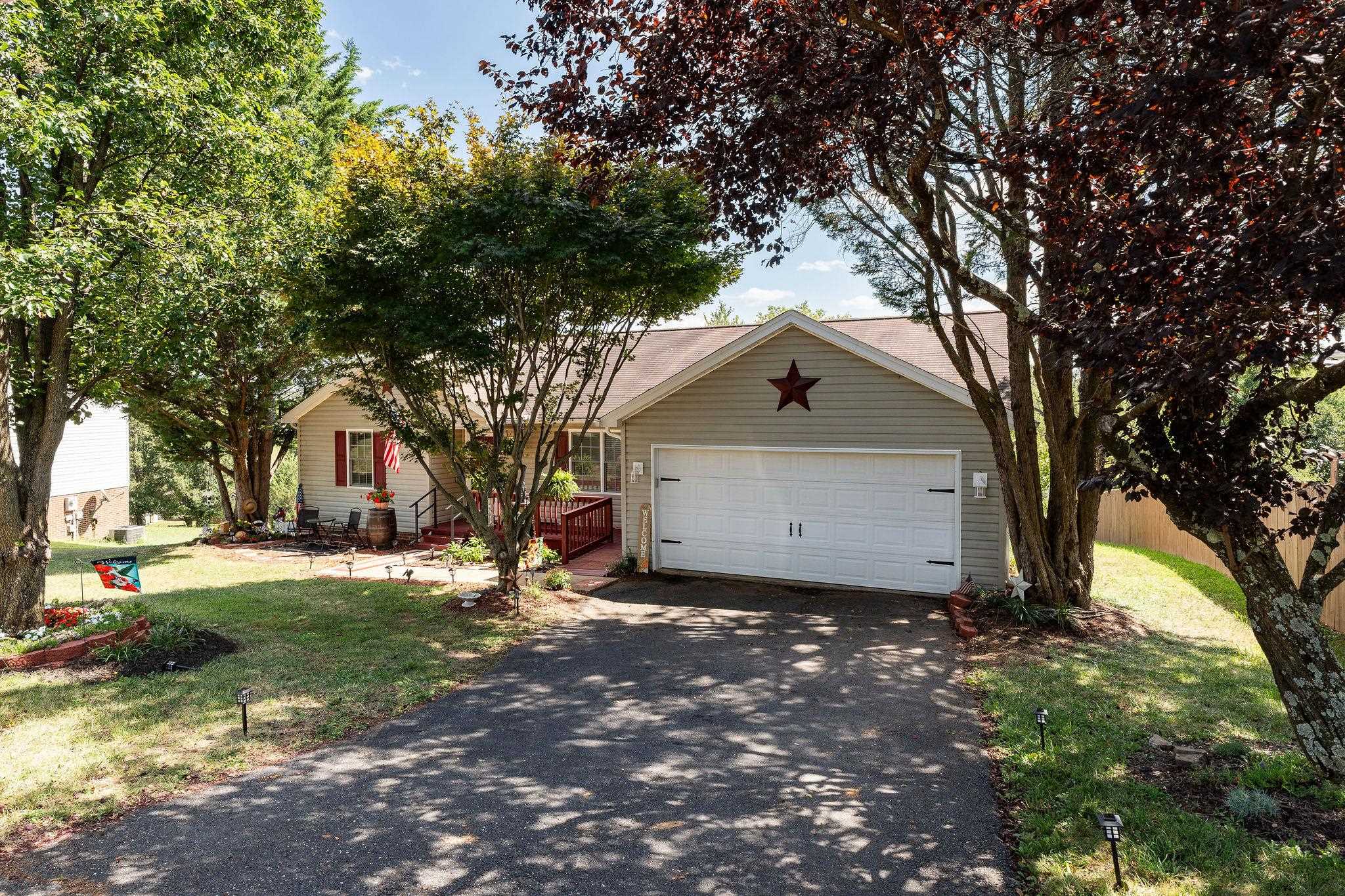 521 MARIAN PL, STAUNTON, Virginia 24401, 4 Bedrooms Bedrooms, ,2 BathroomsBathrooms,Residential,521 MARIAN PL,681080 MLS # 681080