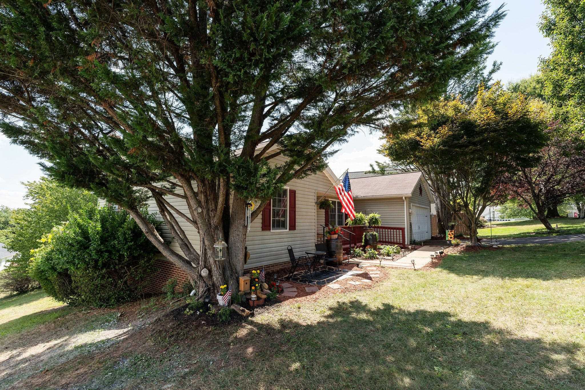 521 MARIAN PL, STAUNTON, Virginia 24401, 4 Bedrooms Bedrooms, ,2 BathroomsBathrooms,Residential,521 MARIAN PL,681080 MLS # 681080