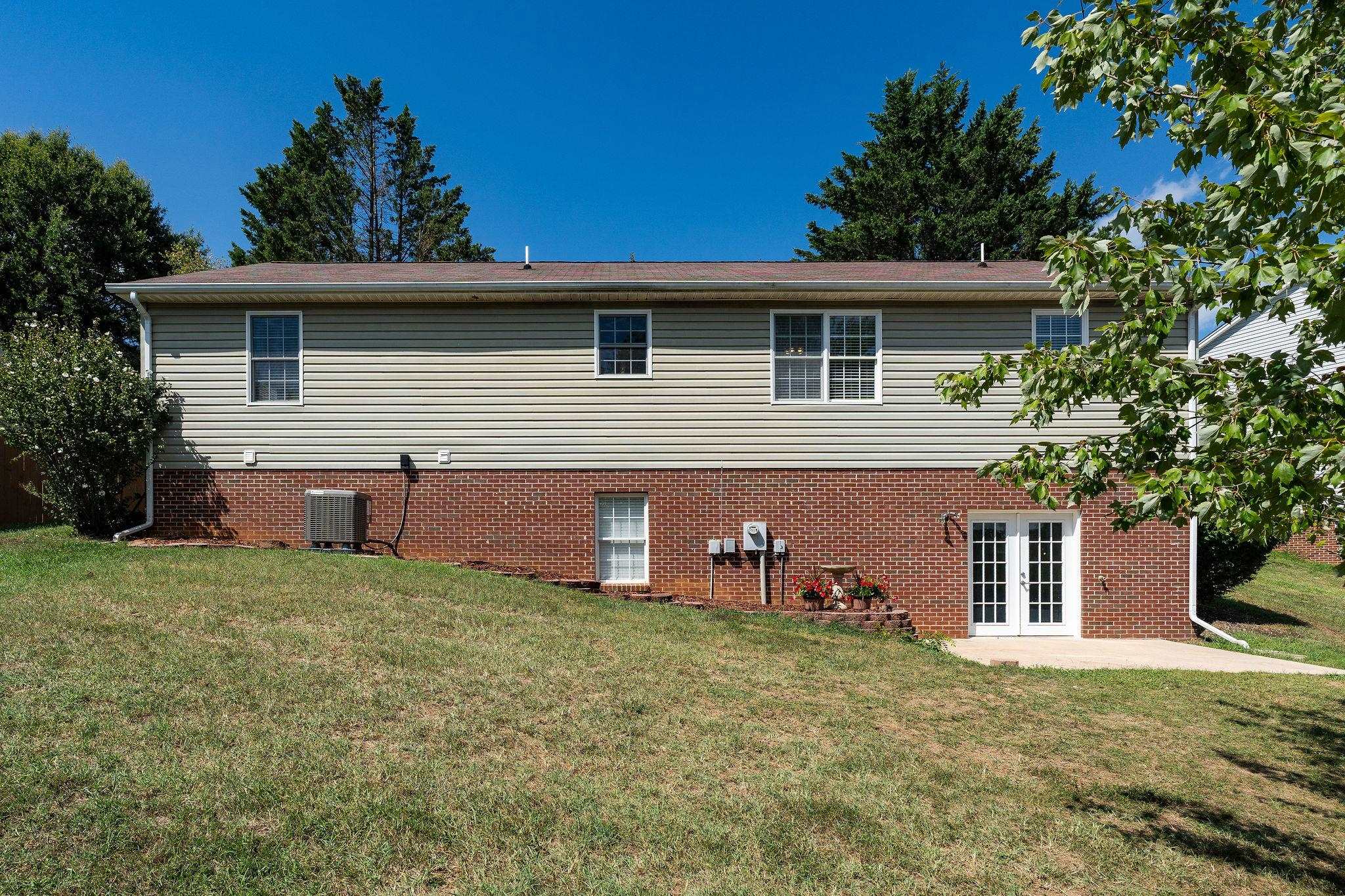 521 MARIAN PL, STAUNTON, Virginia 24401, 4 Bedrooms Bedrooms, ,2 BathroomsBathrooms,Residential,521 MARIAN PL,681080 MLS # 681080