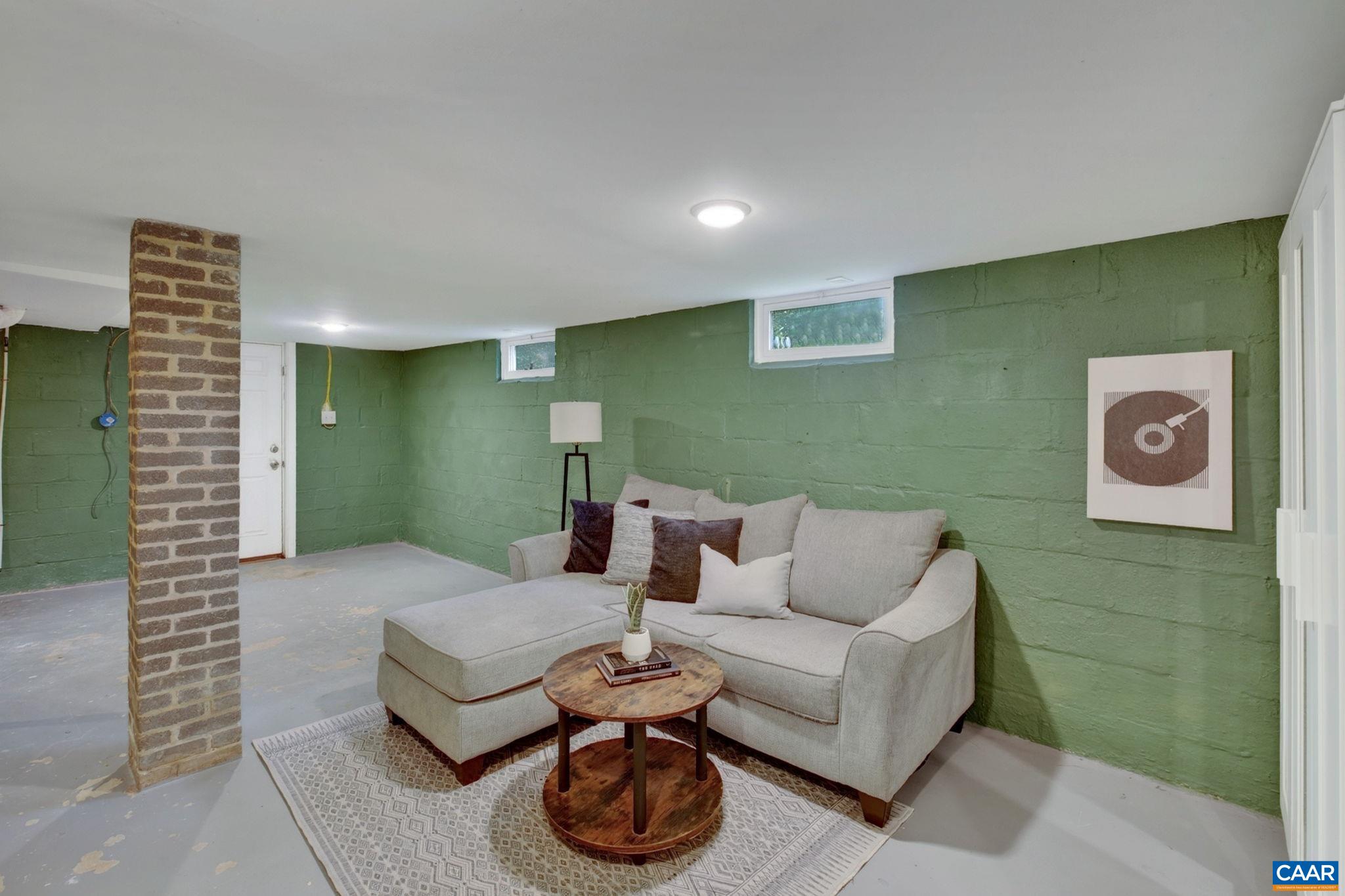 19 MOBILE LN, CHARLOTTESVILLE, Virginia 22903, 3 Bedrooms Bedrooms, ,1 BathroomBathrooms,Residential,19 MOBILE LN,681081 MLS # 681081