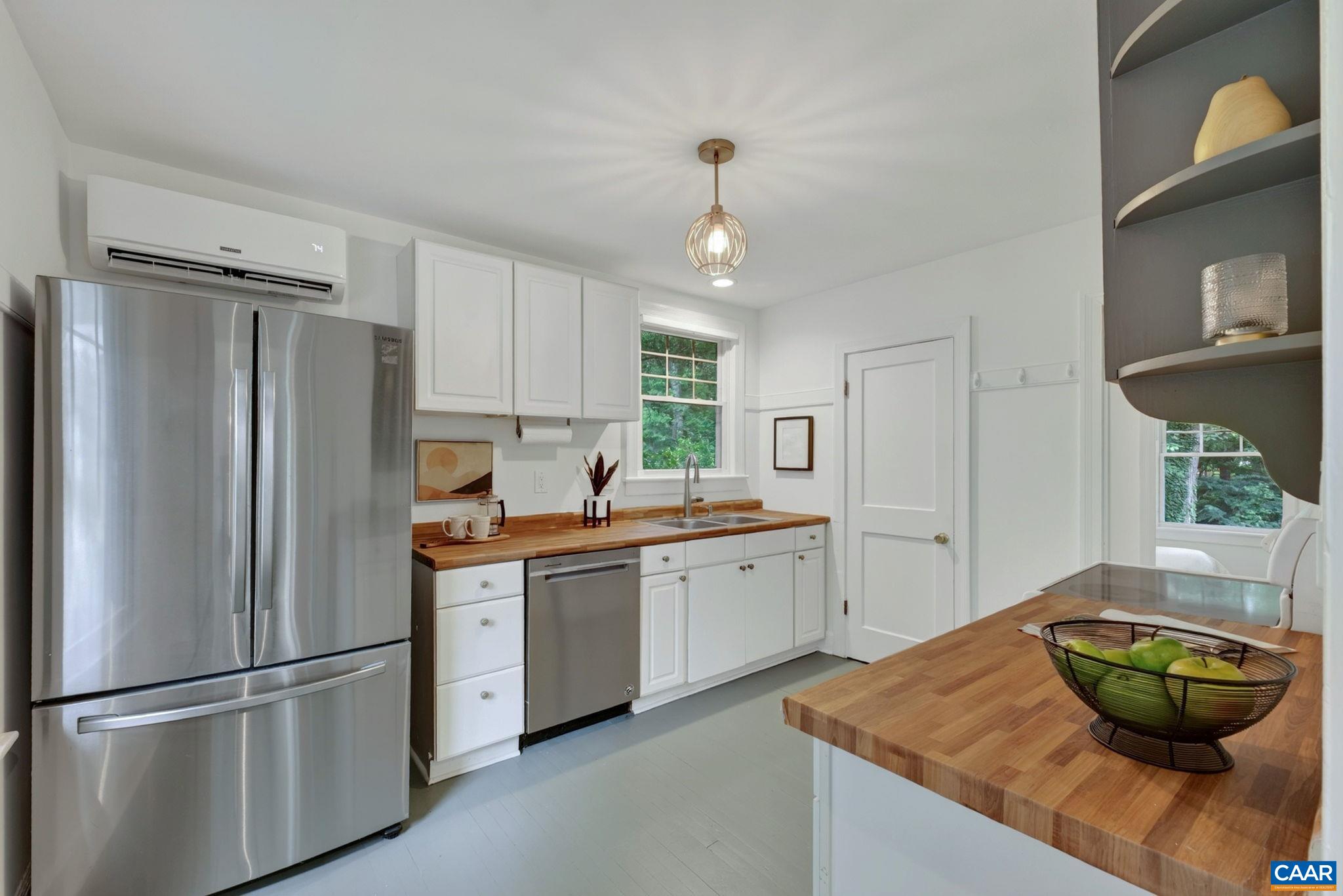 19 MOBILE LN, CHARLOTTESVILLE, Virginia 22903, 3 Bedrooms Bedrooms, ,1 BathroomBathrooms,Residential,19 MOBILE LN,681081 MLS # 681081