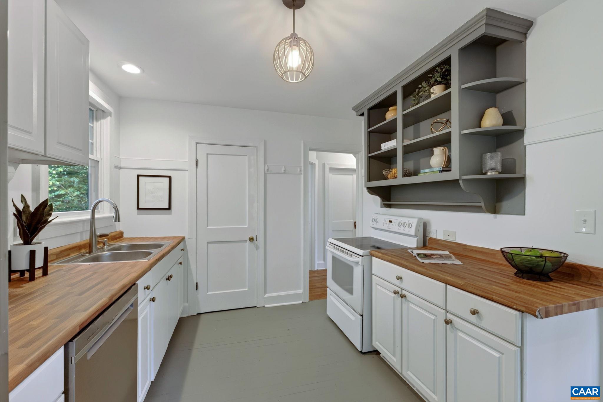 19 MOBILE LN, CHARLOTTESVILLE, Virginia 22903, 3 Bedrooms Bedrooms, ,1 BathroomBathrooms,Residential,19 MOBILE LN,681081 MLS # 681081