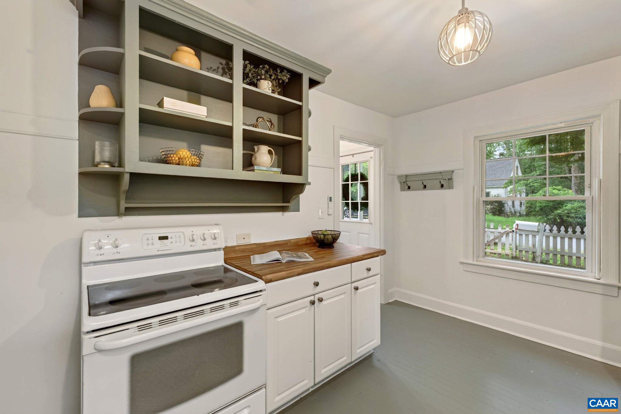 19 MOBILE LN, CHARLOTTESVILLE, Virginia 22903, 3 Bedrooms Bedrooms, ,1 BathroomBathrooms,Residential,19 MOBILE LN,681081 MLS # 681081