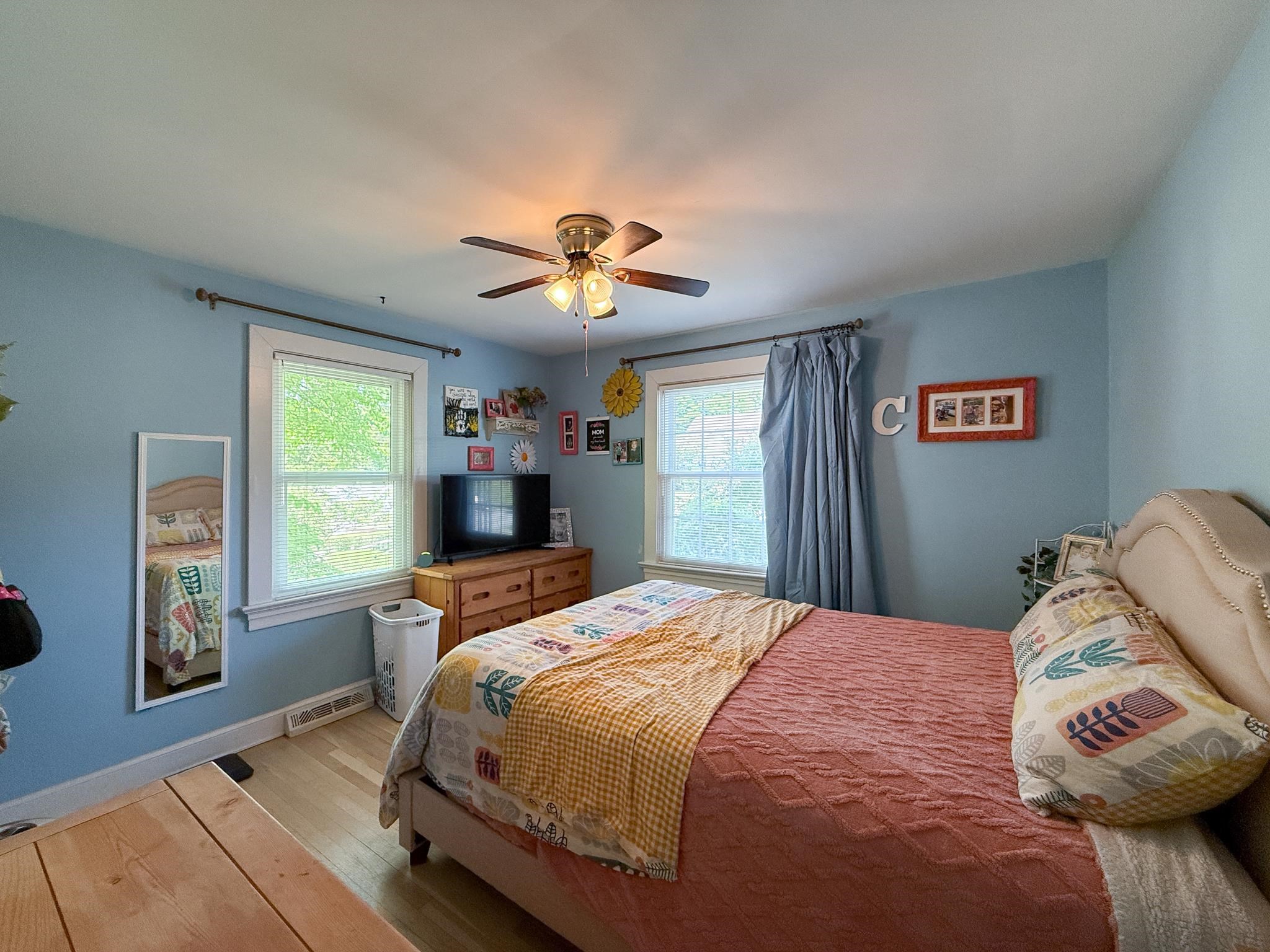 1133 LINDSAY ST, LYNCHBURG, Virginia 24502, 4 Bedrooms Bedrooms, ,1 BathroomBathrooms,Residential,1133 LINDSAY ST,677464 MLS # 677464 1133 LINDSAY ST, LYNCHBURG, Virginia 24502, 4 Bedrooms Bedrooms, ,1 BathroomBathrooms,Residential,1133 LINDSAY ST,677464 MLS # 677464