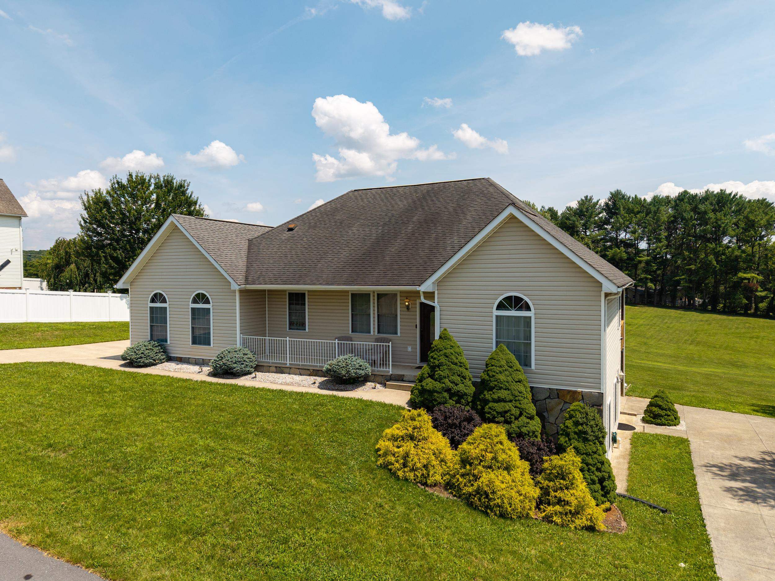 1655 BRIARCREST DR, ROCKINGHAM, Virginia 22801, 5 Bedrooms Bedrooms, ,3 BathroomsBathrooms,Residential,1655 BRIARCREST DR,679884 MLS # 679884 1655 BRIARCREST DR, ROCKINGHAM, Virginia 22801, 5 Bedrooms Bedrooms, ,3 BathroomsBathrooms,Residential,1655 BRIARCREST DR,679884 MLS # 679884