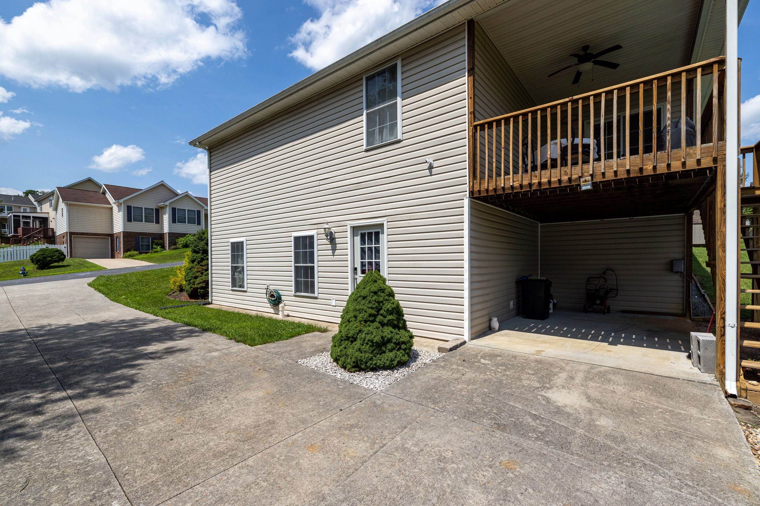 1655 BRIARCREST DR, ROCKINGHAM, Virginia 22801, 5 Bedrooms Bedrooms, ,3 BathroomsBathrooms,Residential,1655 BRIARCREST DR,679884 MLS # 679884 1655 BRIARCREST DR, ROCKINGHAM, Virginia 22801, 5 Bedrooms Bedrooms, ,3 BathroomsBathrooms,Residential,1655 BRIARCREST DR,679884 MLS # 679884