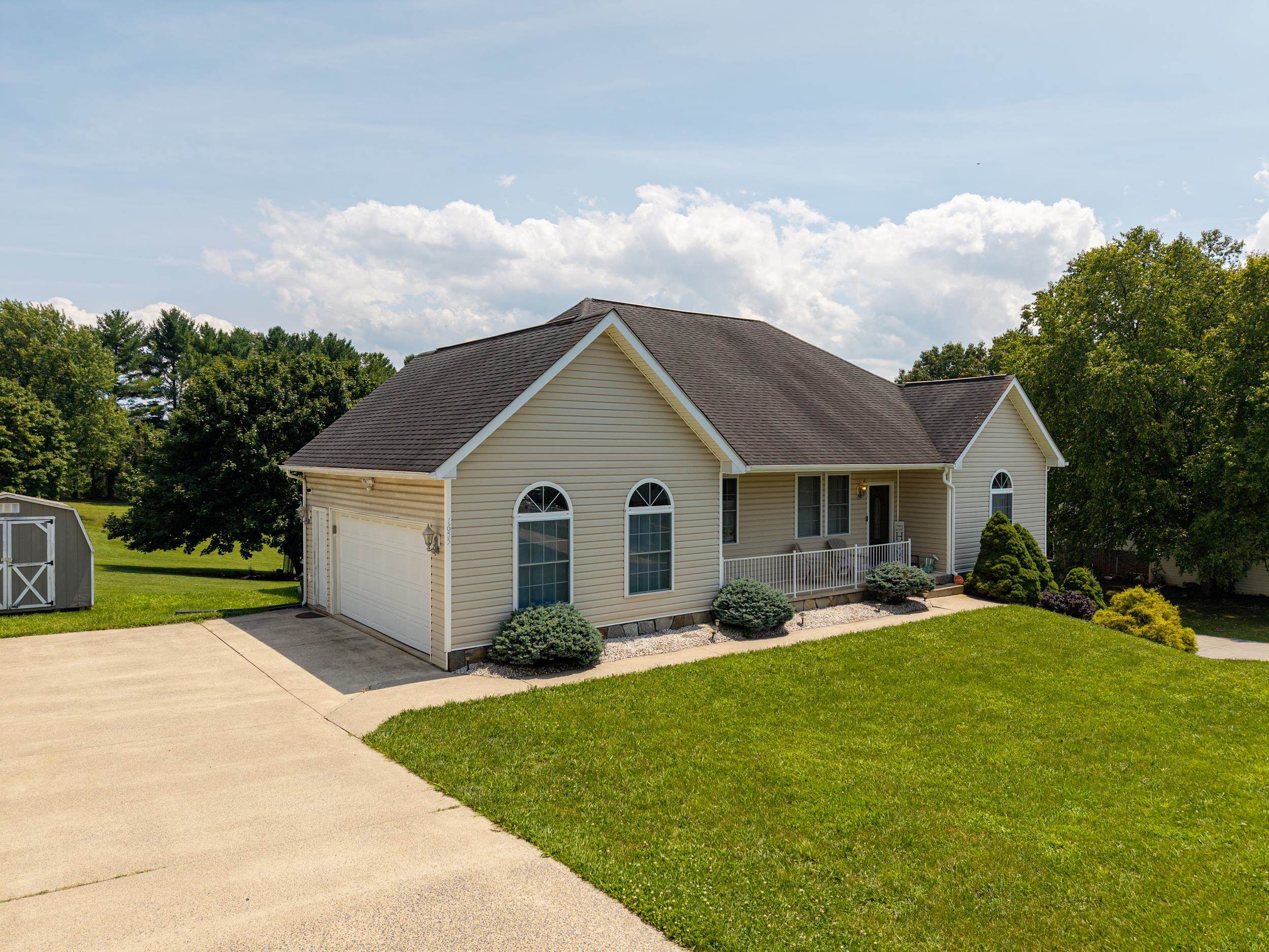 1655 BRIARCREST DR, ROCKINGHAM, Virginia 22801, 5 Bedrooms Bedrooms, ,3 BathroomsBathrooms,Residential,1655 BRIARCREST DR,679884 MLS # 679884 1655 BRIARCREST DR, ROCKINGHAM, Virginia 22801, 5 Bedrooms Bedrooms, ,3 BathroomsBathrooms,Residential,1655 BRIARCREST DR,679884 MLS # 679884