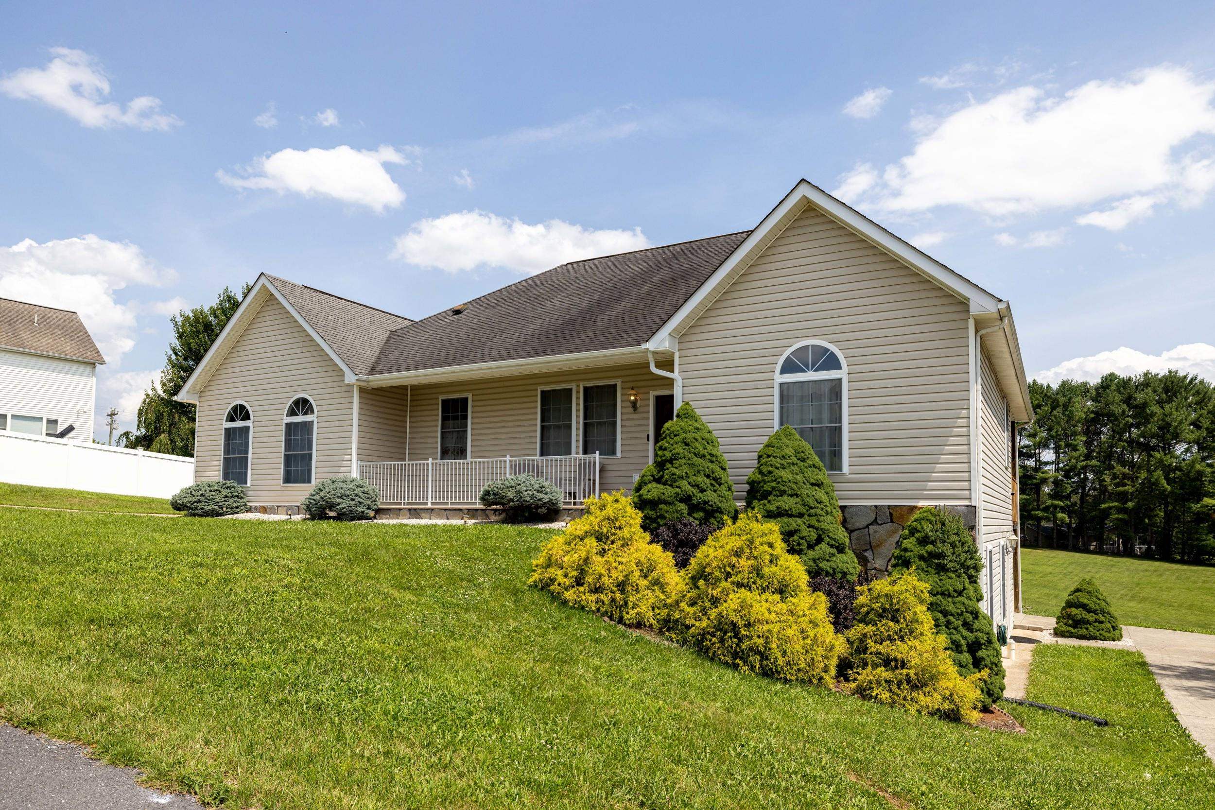 1655 BRIARCREST DR, ROCKINGHAM, Virginia 22801, 5 Bedrooms Bedrooms, ,3 BathroomsBathrooms,Residential,1655 BRIARCREST DR,679884 MLS # 679884 1655 BRIARCREST DR, ROCKINGHAM, Virginia 22801, 5 Bedrooms Bedrooms, ,3 BathroomsBathrooms,Residential,1655 BRIARCREST DR,679884 MLS # 679884