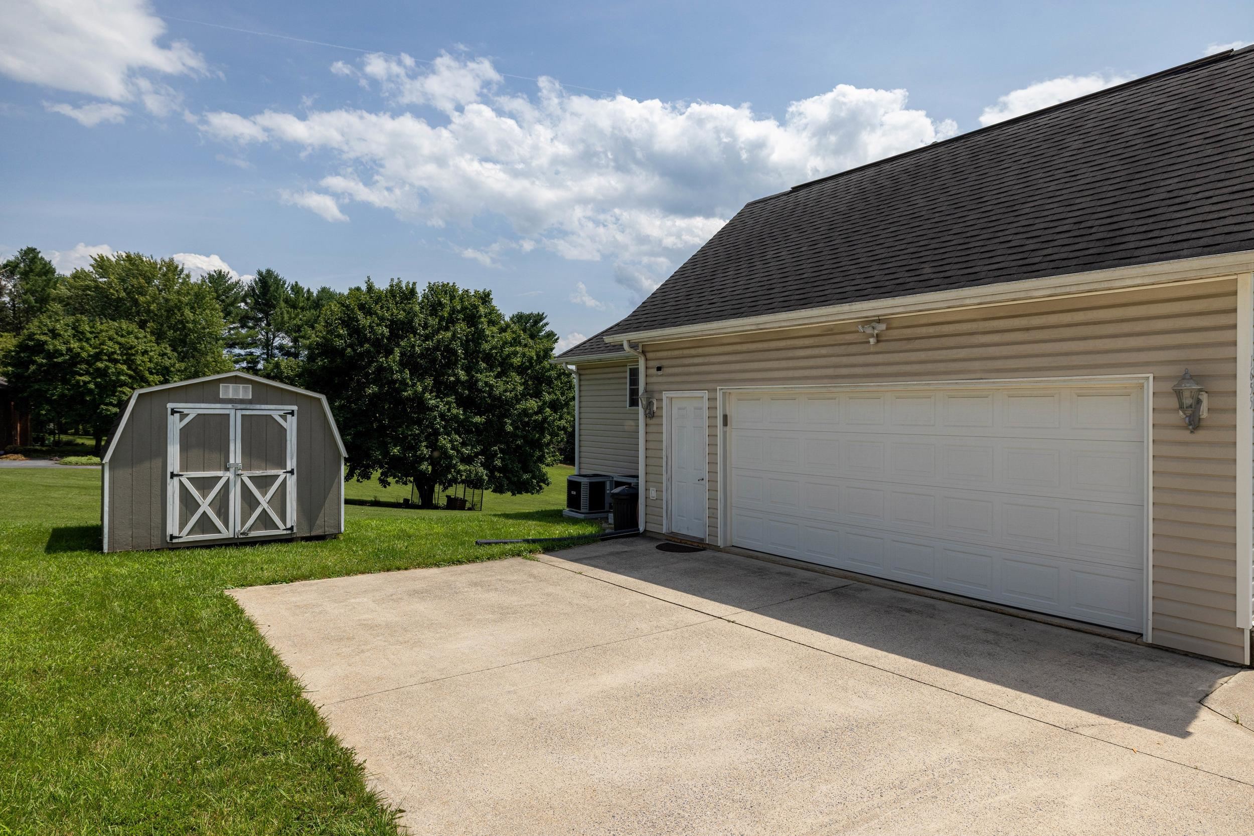 1655 BRIARCREST DR, ROCKINGHAM, Virginia 22801, 5 Bedrooms Bedrooms, ,3 BathroomsBathrooms,Residential,1655 BRIARCREST DR,679884 MLS # 679884 1655 BRIARCREST DR, ROCKINGHAM, Virginia 22801, 5 Bedrooms Bedrooms, ,3 BathroomsBathrooms,Residential,1655 BRIARCREST DR,679884 MLS # 679884