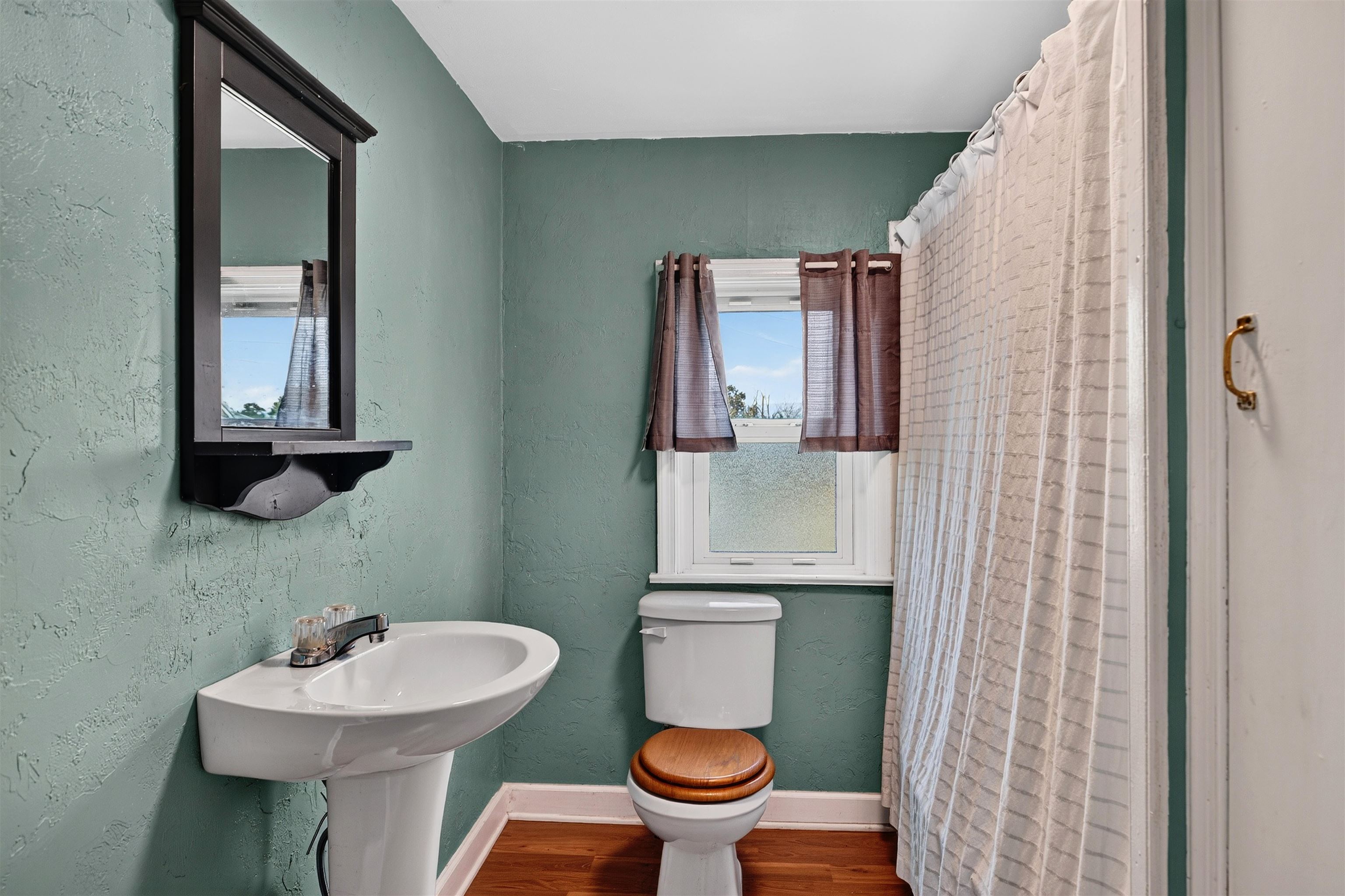536 HONEYVILLE RD, STANLEY, Virginia 22851, 3 Bedrooms Bedrooms, ,1 BathroomBathrooms,Residential,536 HONEYVILLE RD,680136 MLS # 680136 536 HONEYVILLE RD, STANLEY, Virginia 22851, 3 Bedrooms Bedrooms, ,1 BathroomBathrooms,Residential,536 HONEYVILLE RD,680136 MLS # 680136