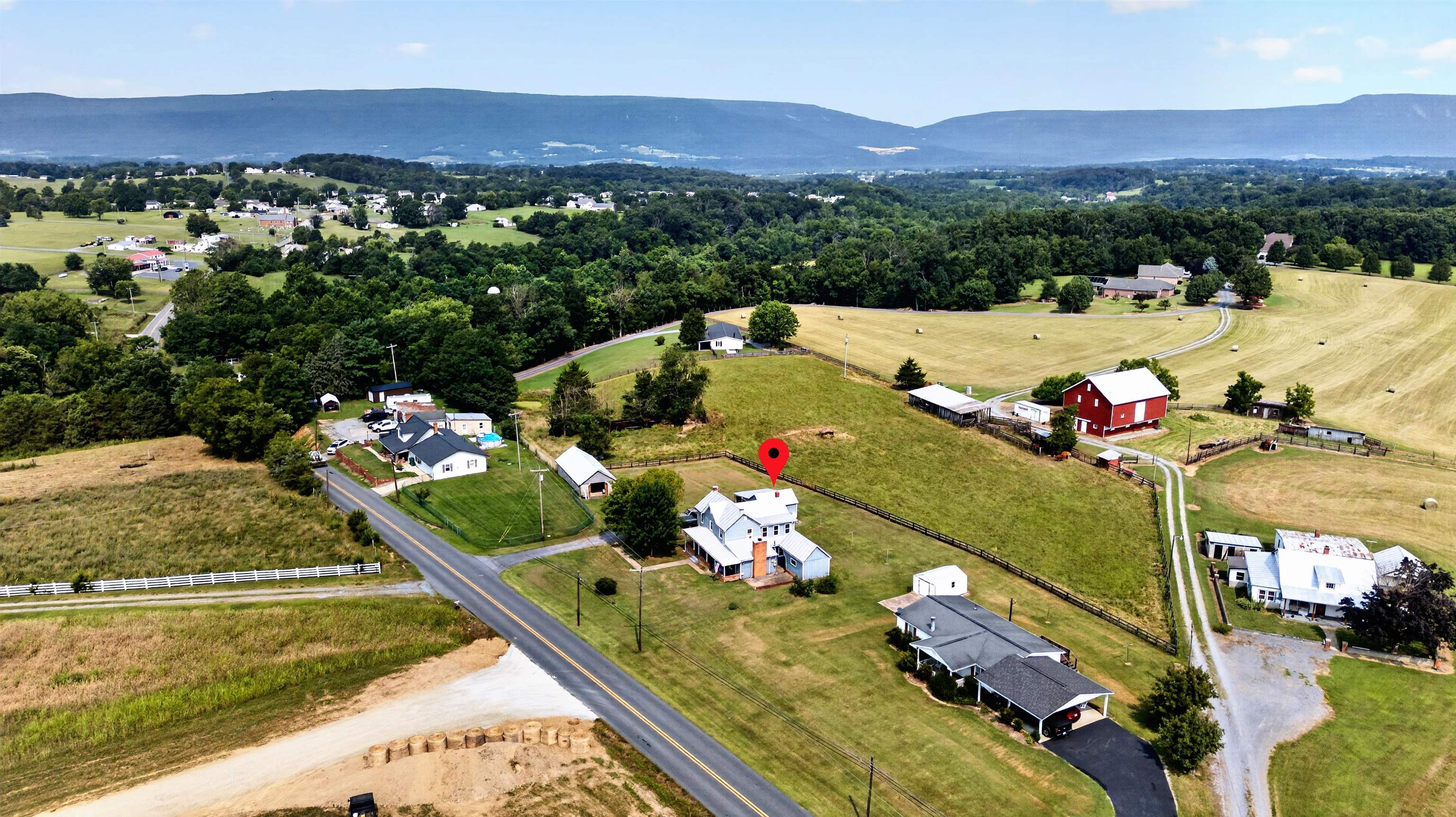 536 HONEYVILLE RD, STANLEY, Virginia 22851, 3 Bedrooms Bedrooms, ,1 BathroomBathrooms,Residential,536 HONEYVILLE RD,680136 MLS # 680136 536 HONEYVILLE RD, STANLEY, Virginia 22851, 3 Bedrooms Bedrooms, ,1 BathroomBathrooms,Residential,536 HONEYVILLE RD,680136 MLS # 680136