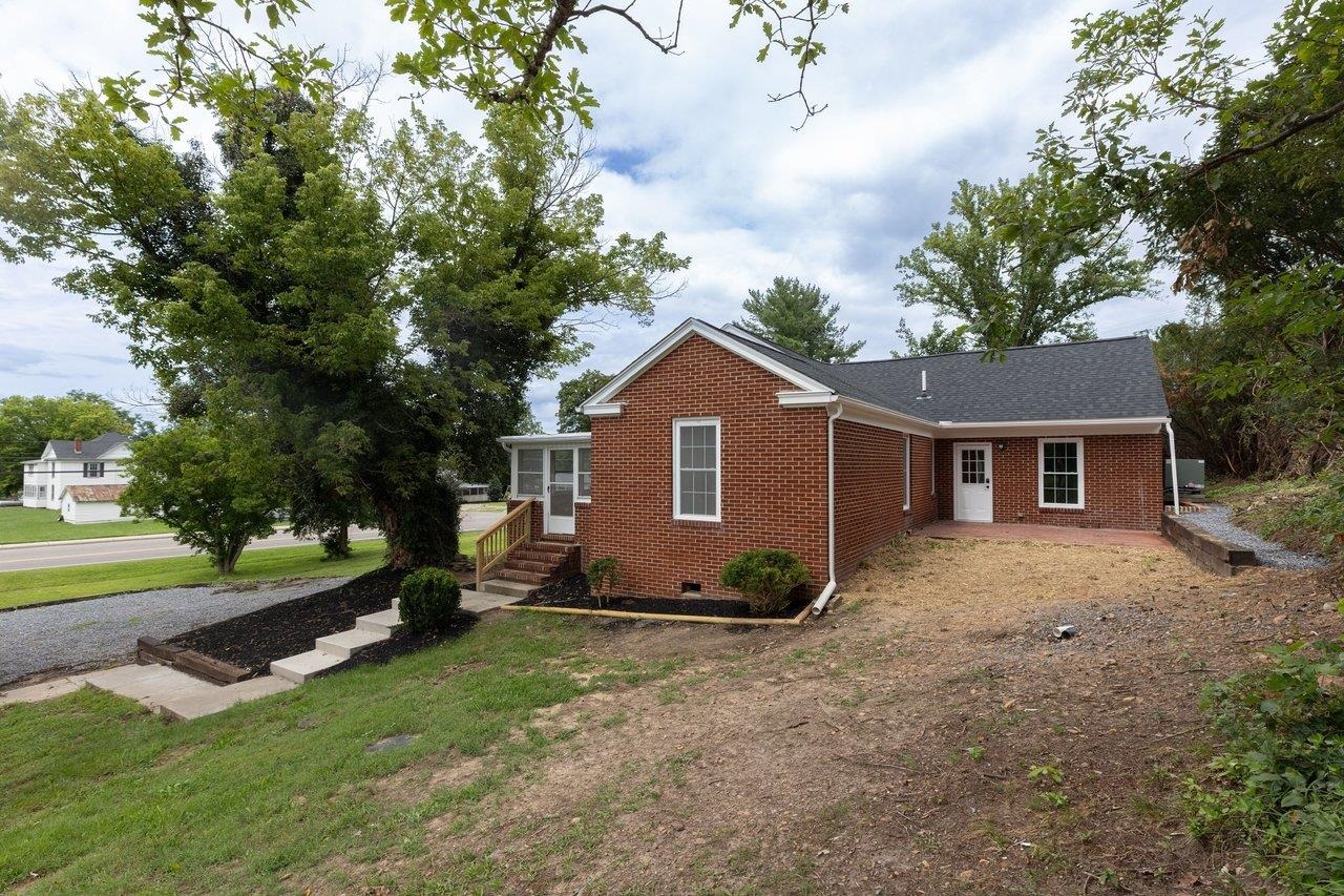 91 GRACE ST, GROTTOES, Virginia 24441, 3 Bedrooms Bedrooms, ,2 BathroomsBathrooms,Residential,91 GRACE ST,681103 MLS # 681103