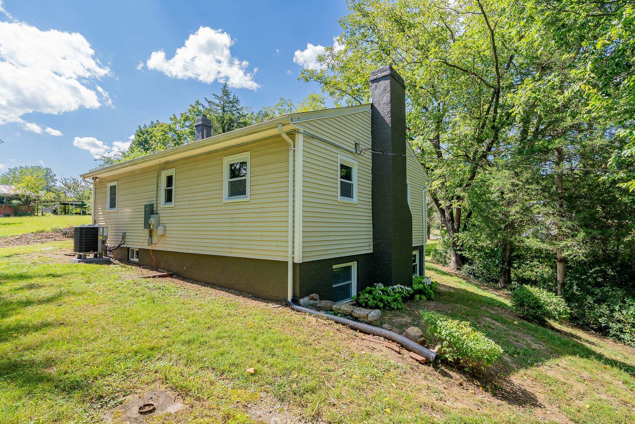546 LUPTON RD, WOODSTOCK, Virginia 22664, 2 Bedrooms Bedrooms, ,1 BathroomBathrooms,Residential,546 LUPTON RD,681105 MLS # 681105 546 LUPTON RD, WOODSTOCK, Virginia 22664, 2 Bedrooms Bedrooms, ,1 BathroomBathrooms,Residential,546 LUPTON RD,681105 MLS # 681105