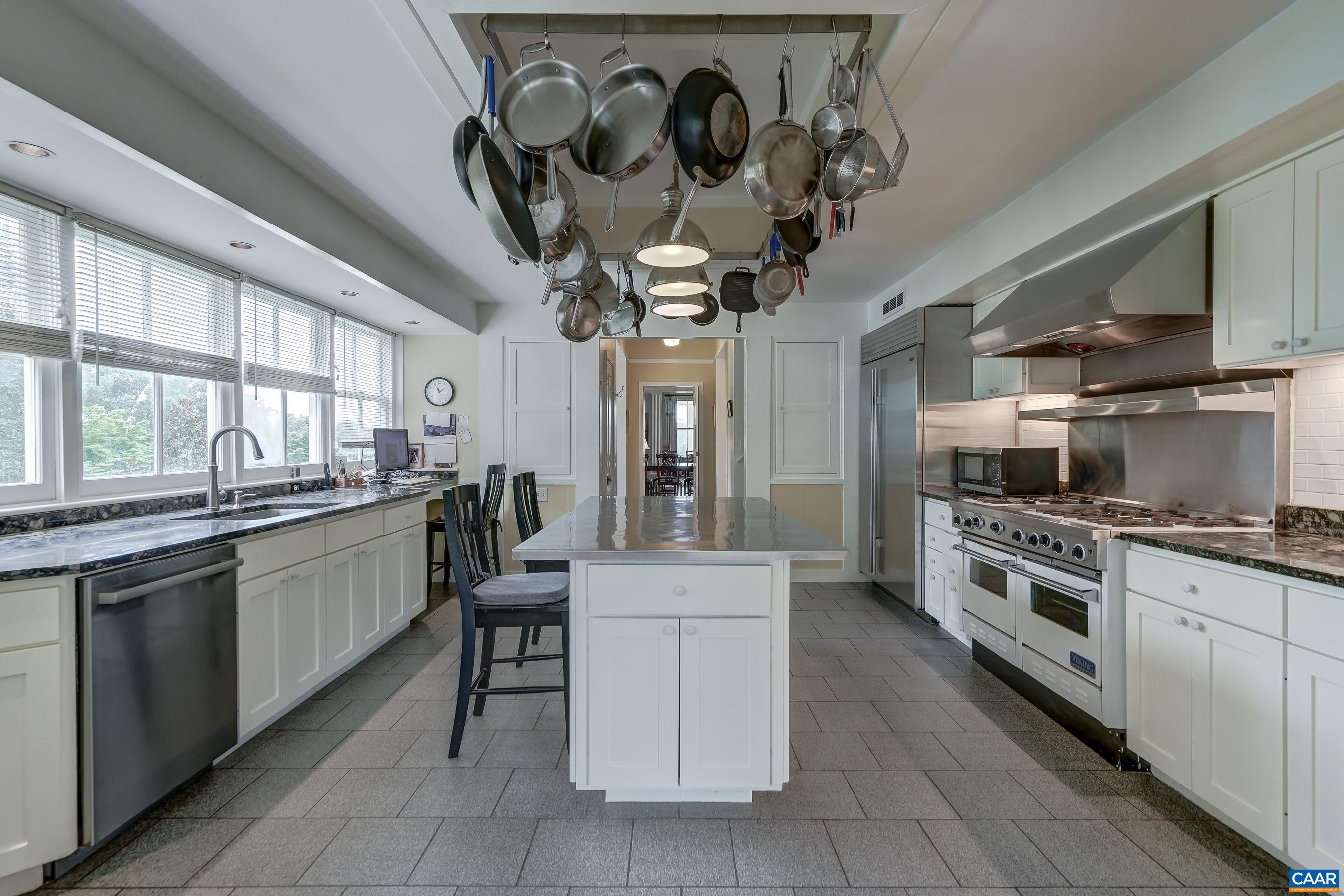 large island worksurface