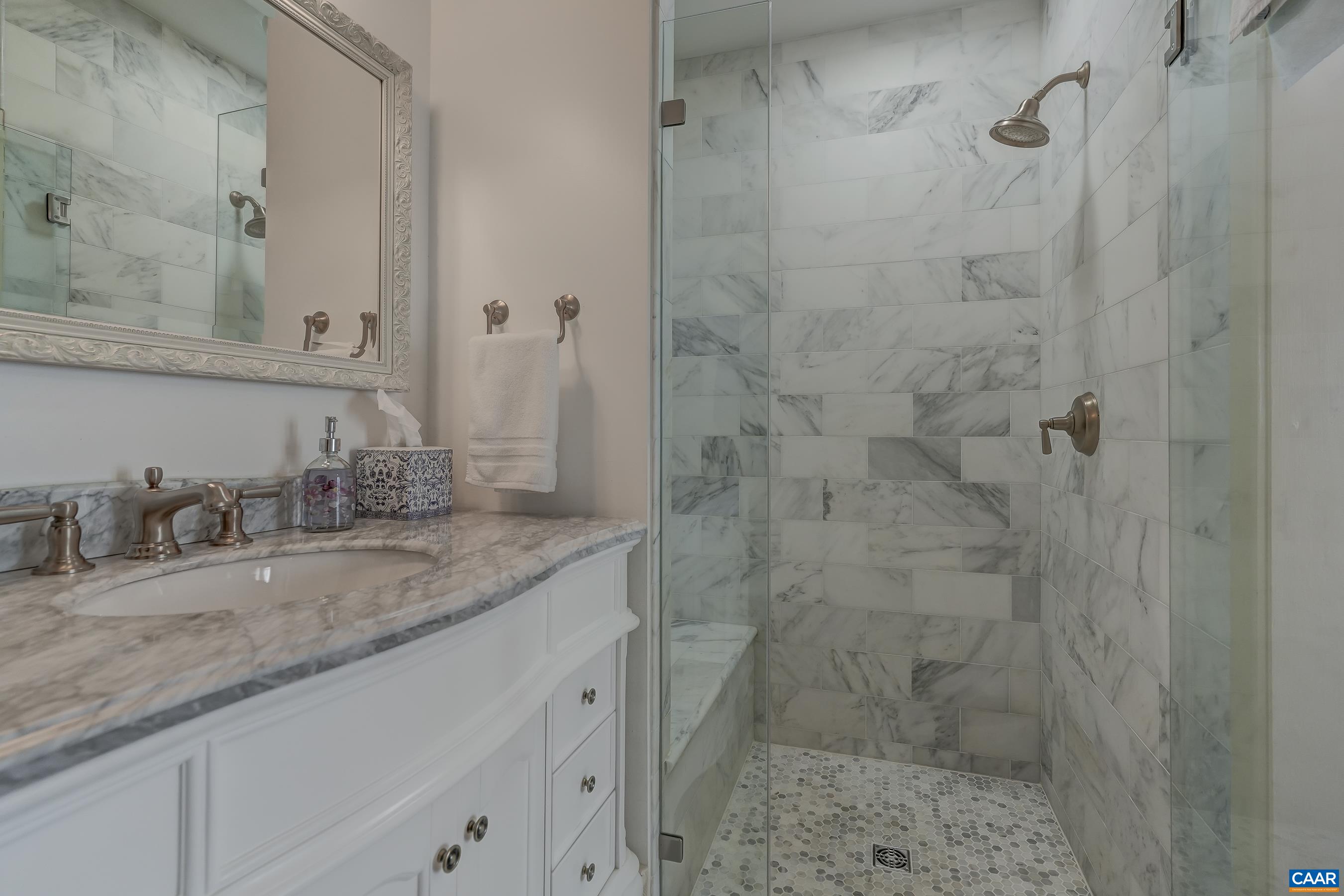 Guest suite full bathroom