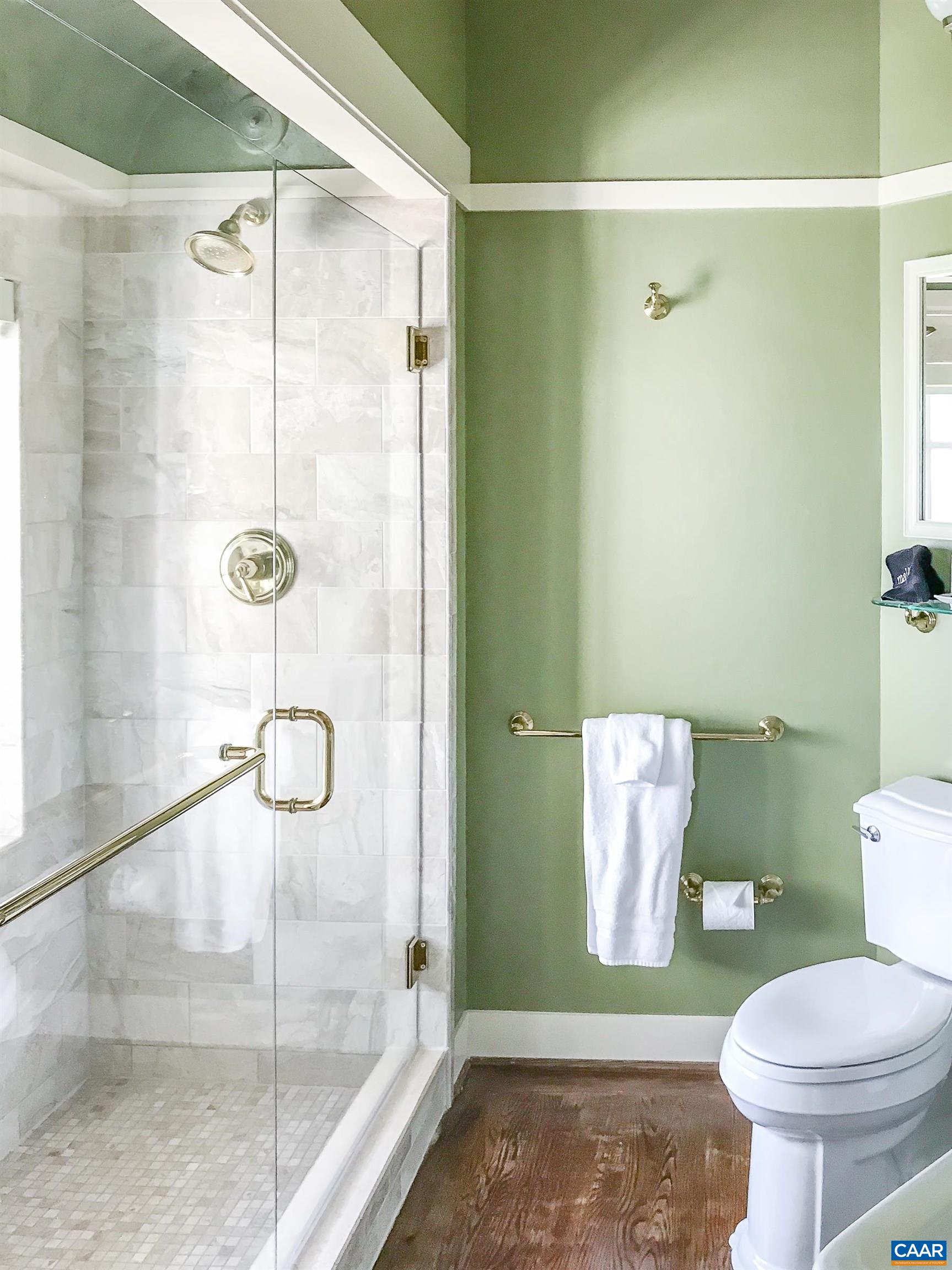Guest bathroom 3