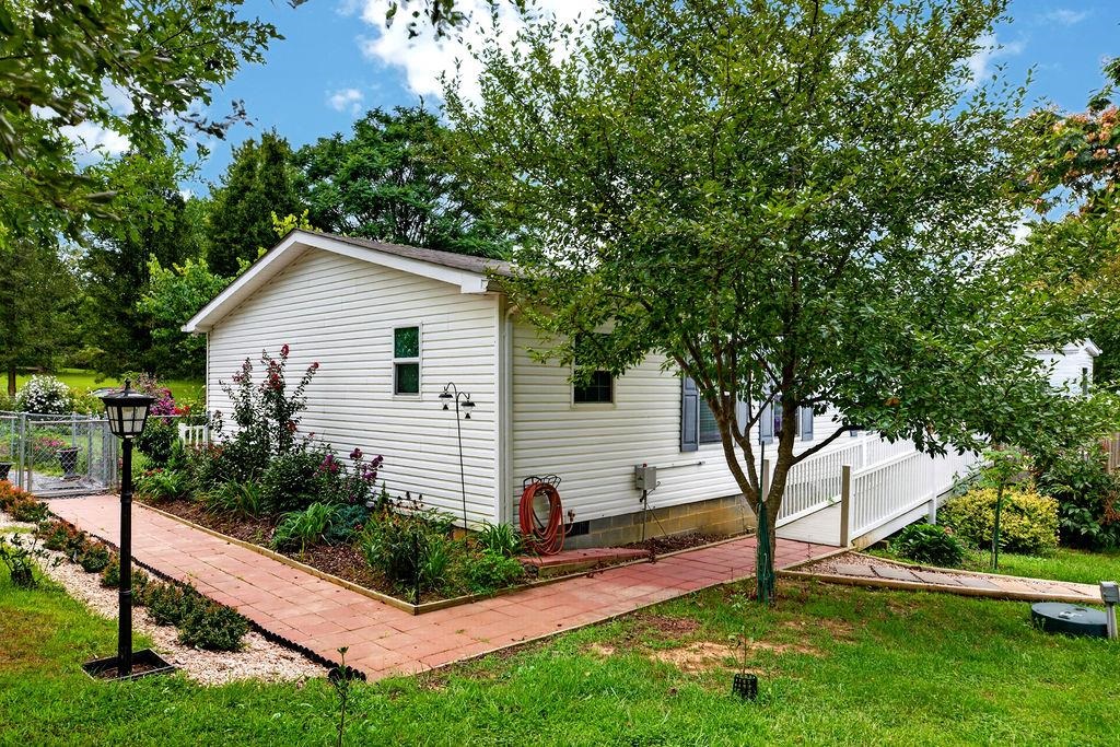 52 CLOVERDALE LN, STUARTS DRAFT, Virginia 24477, 3 Bedrooms Bedrooms, ,2 BathroomsBathrooms,Residential,52 CLOVERDALE LN,681122 MLS # 681122 52 CLOVERDALE LN, STUARTS DRAFT, Virginia 24477, 3 Bedrooms Bedrooms, ,2 BathroomsBathrooms,Residential,52 CLOVERDALE LN,681122 MLS # 681122