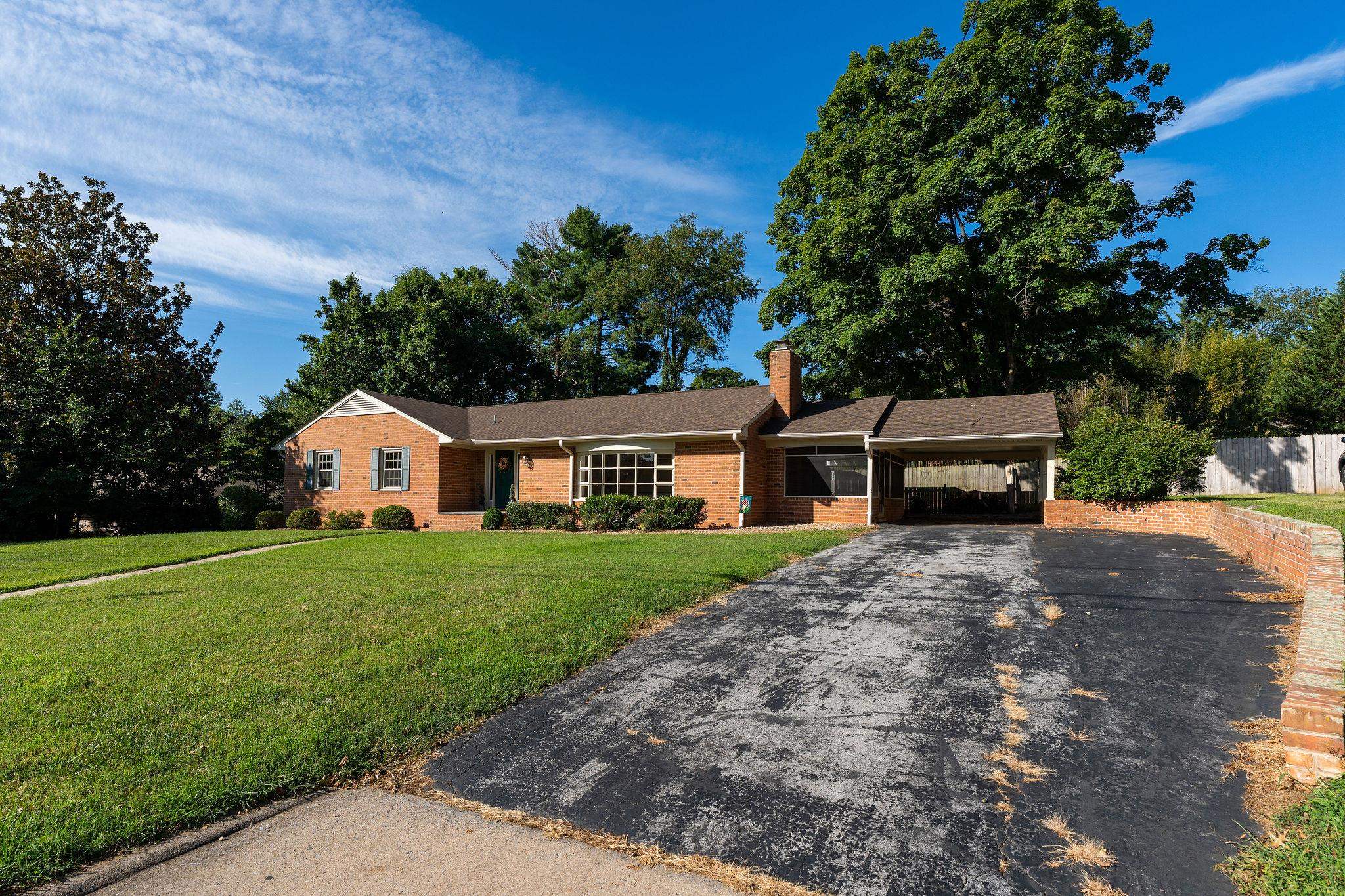 308 RAINBOW DR, STAUNTON, Virginia 24401, 3 Bedrooms Bedrooms, ,3 BathroomsBathrooms,Residential,308 RAINBOW DR,681124 MLS # 681124 308 RAINBOW DR, STAUNTON, Virginia 24401, 3 Bedrooms Bedrooms, ,3 BathroomsBathrooms,Residential,308 RAINBOW DR,681124 MLS # 681124