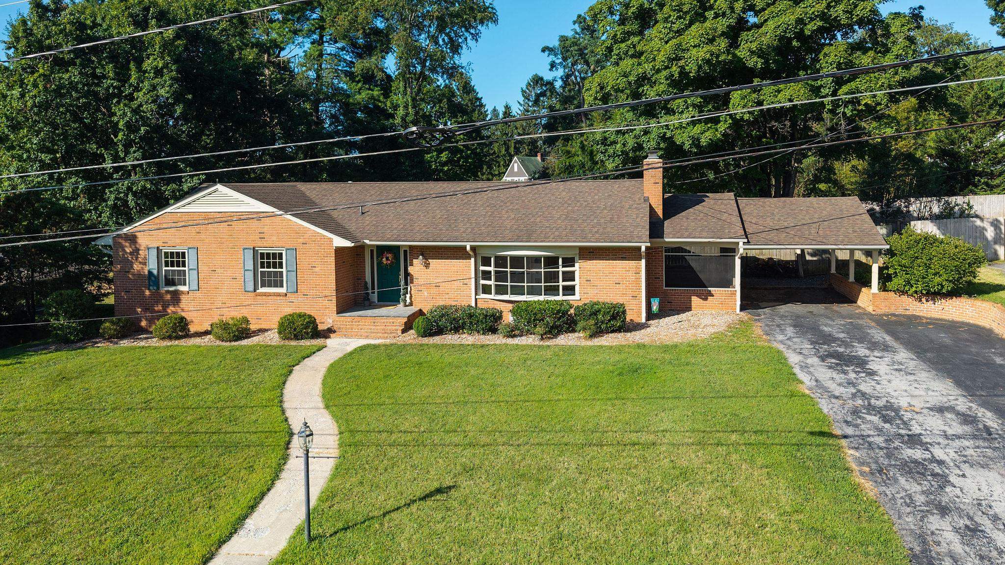 308 RAINBOW DR, STAUNTON, Virginia 24401, 3 Bedrooms Bedrooms, ,3 BathroomsBathrooms,Residential,308 RAINBOW DR,681124 MLS # 681124 308 RAINBOW DR, STAUNTON, Virginia 24401, 3 Bedrooms Bedrooms, ,3 BathroomsBathrooms,Residential,308 RAINBOW DR,681124 MLS # 681124