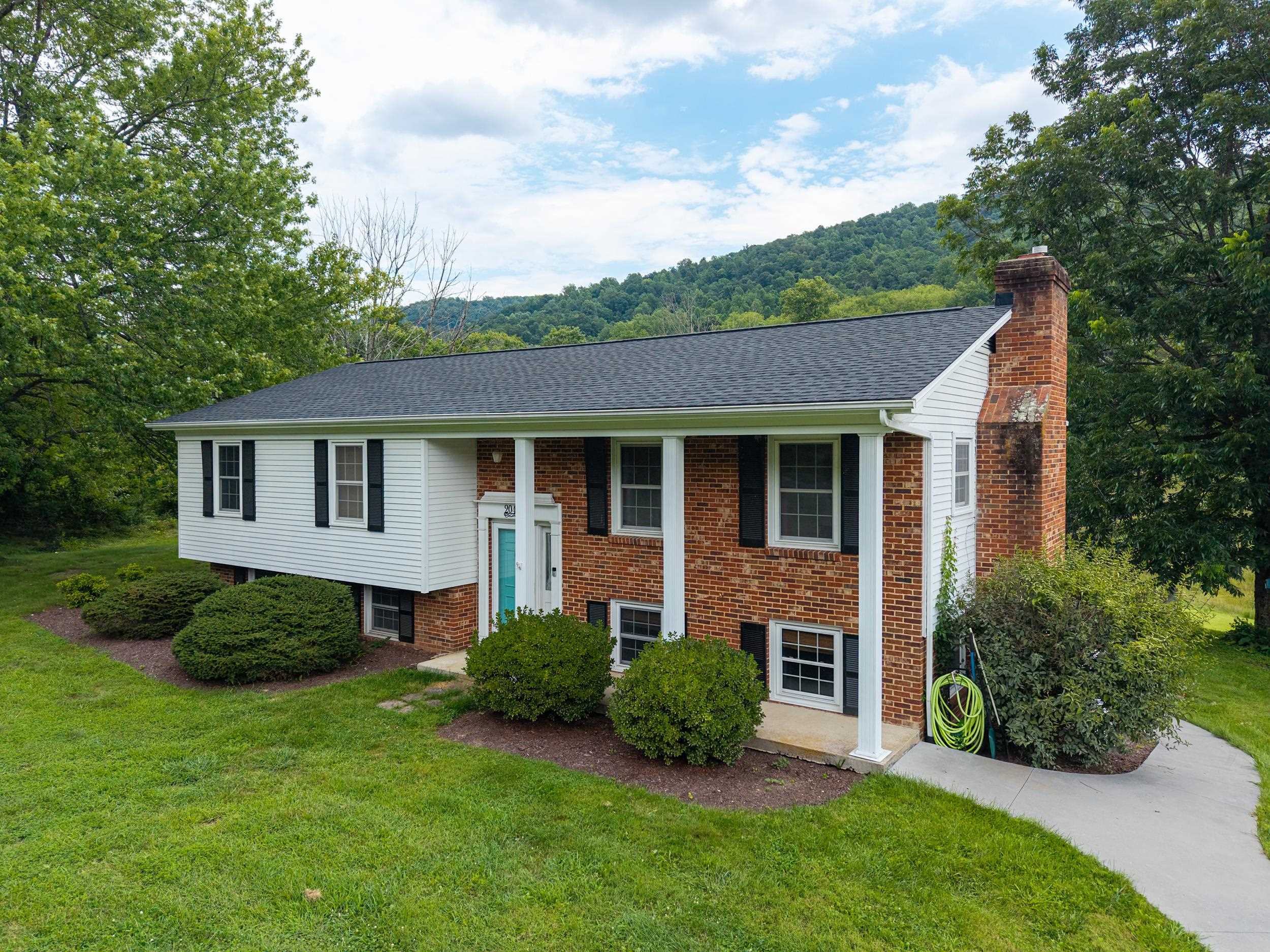 20448 MT PLEASANT RD, ELKTON, Virginia 22827, 5 Bedrooms Bedrooms, ,3 BathroomsBathrooms,Residential,20448 MT PLEASANT RD,681125 MLS # 681125 20448 MT PLEASANT RD, ELKTON, Virginia 22827, 5 Bedrooms Bedrooms, ,3 BathroomsBathrooms,Residential,20448 MT PLEASANT RD,681125 MLS # 681125