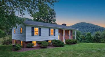 20448 MT PLEASANT RD, ELKTON, Virginia 22827, 5 Bedrooms Bedrooms, ,3 BathroomsBathrooms,Residential,20448 MT PLEASANT RD,681125 MLS # 681125